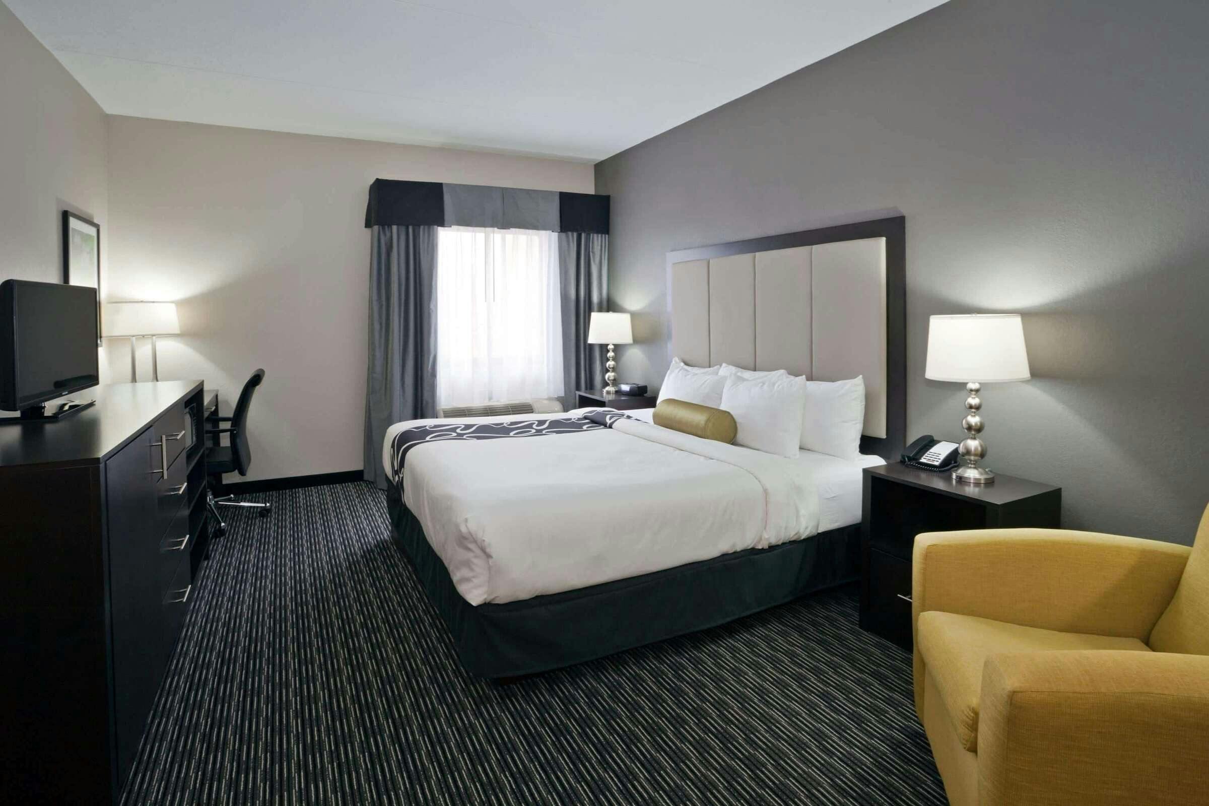 Hotel La Quinta Inn & Suites by Wyndham Detroit Metro Airport photo 1