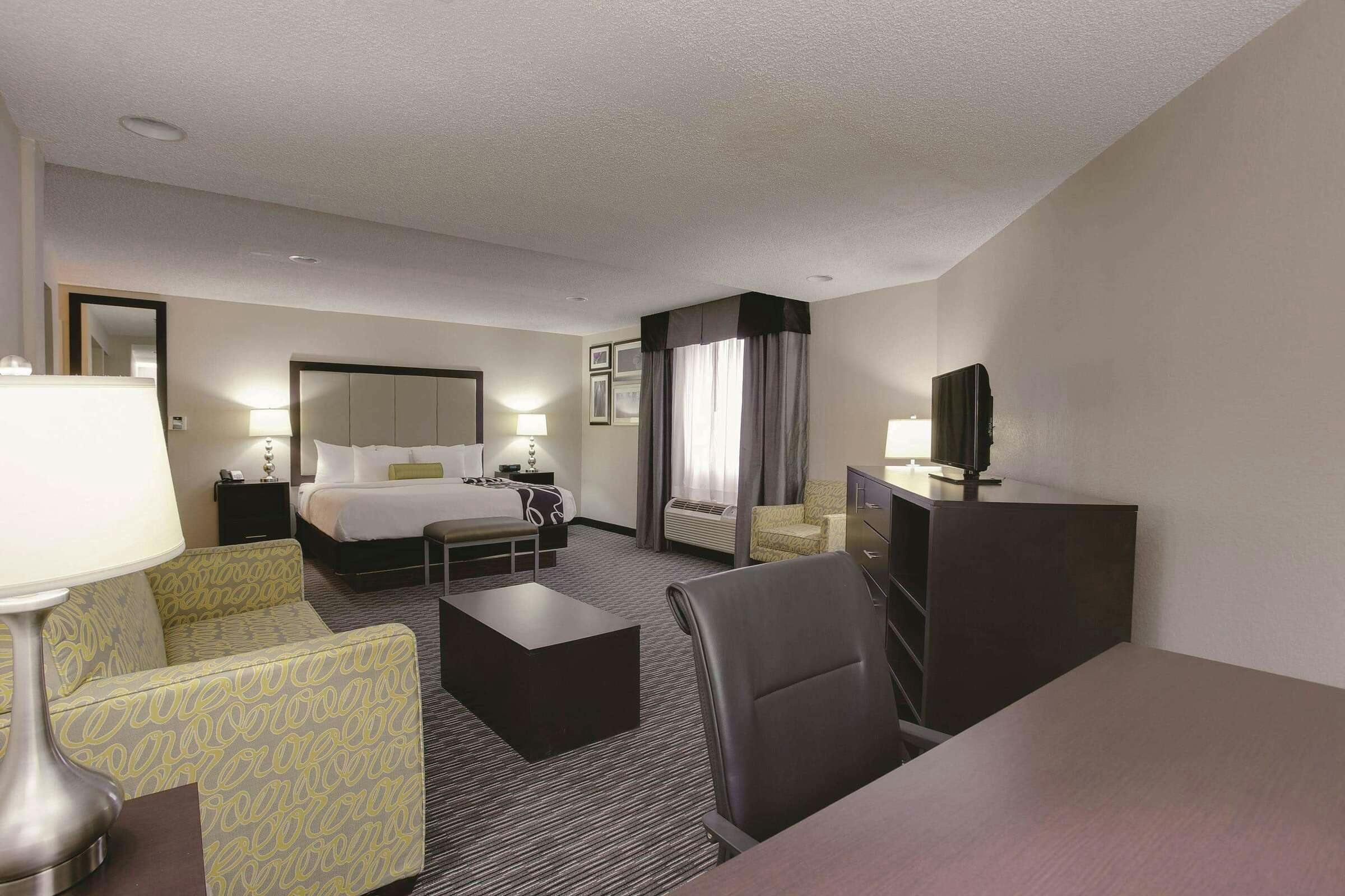Hotel La Quinta Inn & Suites by Wyndham Detroit Metro Airport photo 3