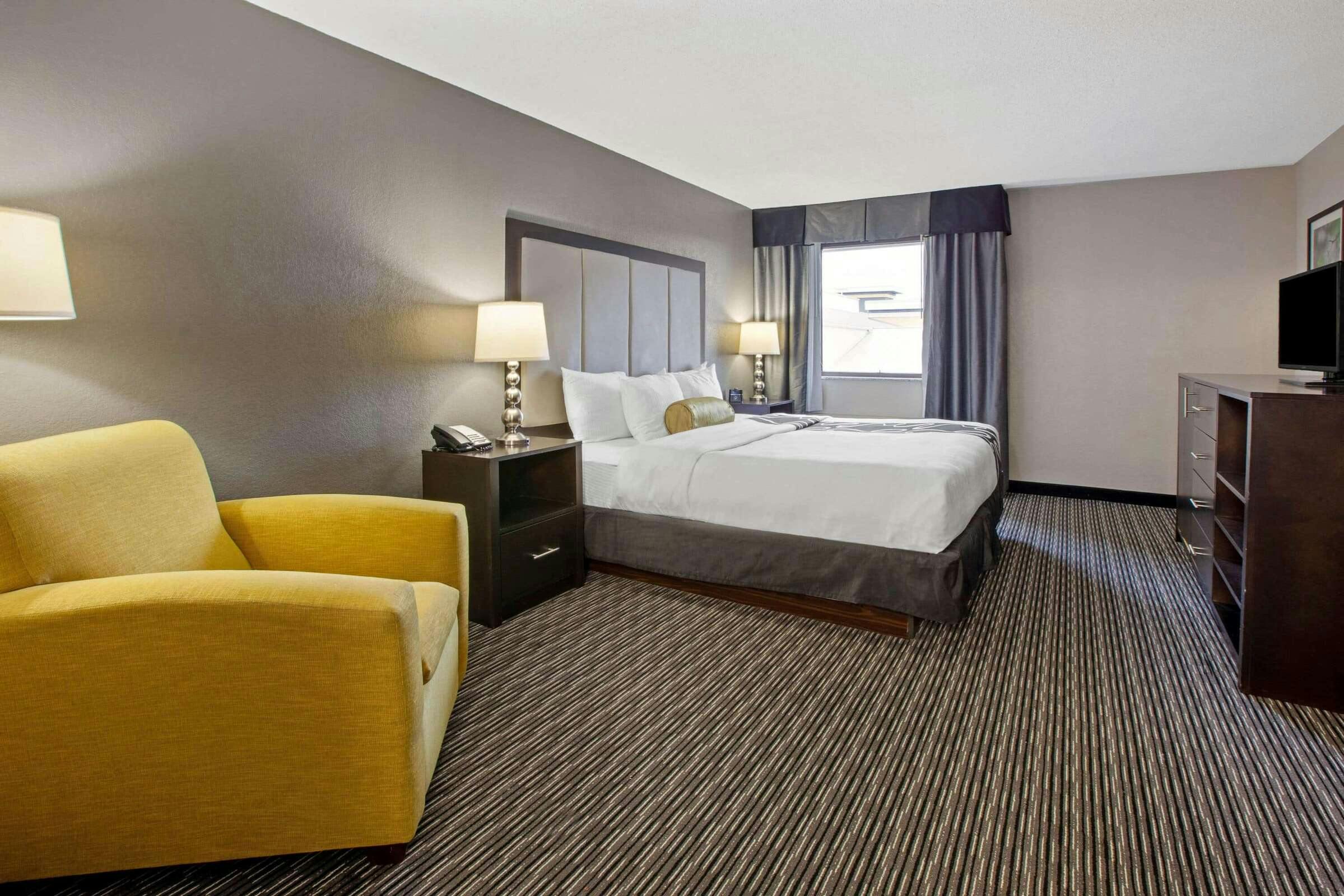 Hotel La Quinta Inn & Suites by Wyndham Detroit Metro Airport photo 4