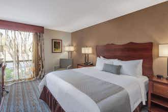 Hotel Wyndham Visalia photo 1