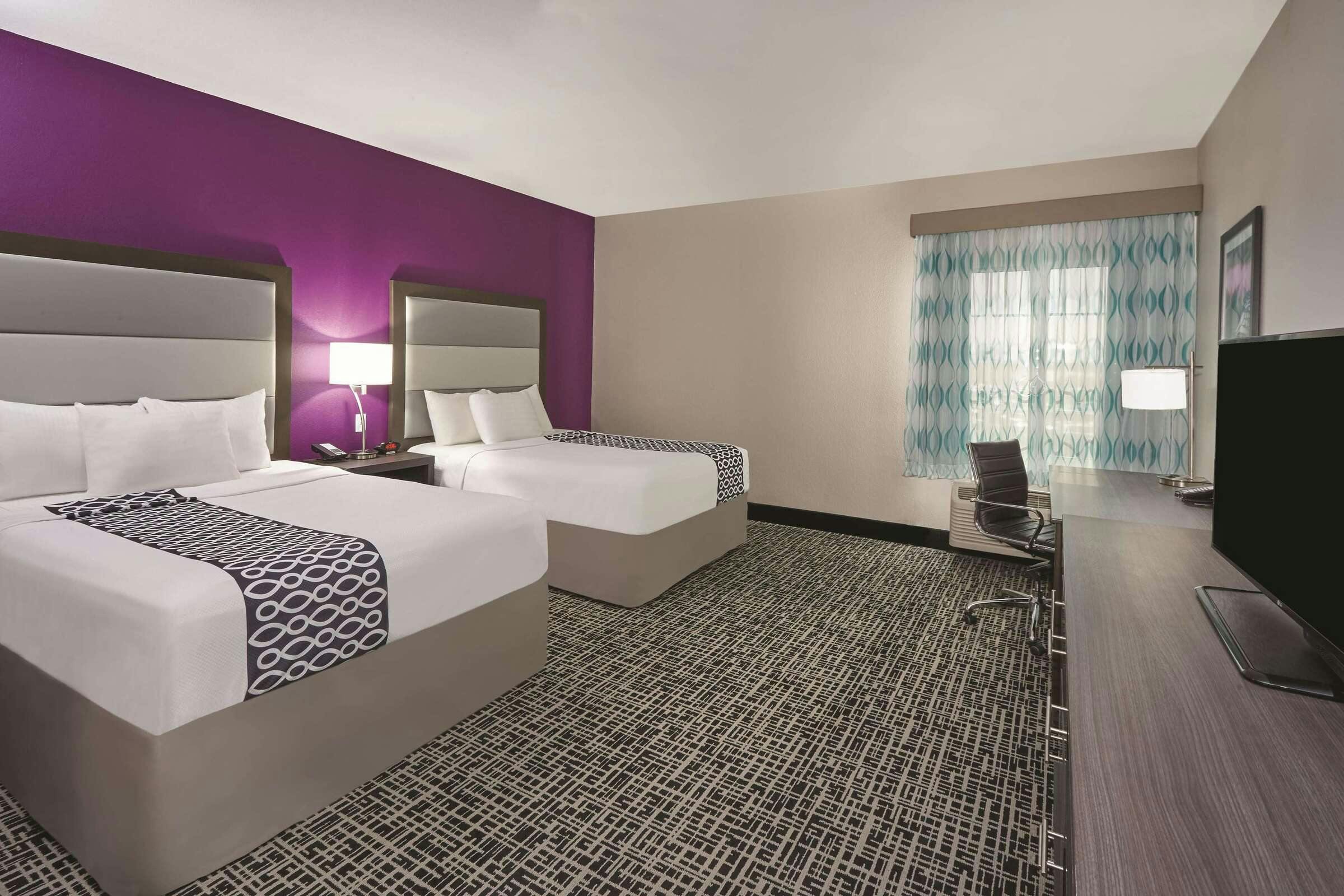 Hotel La Quinta Inn & Suites by Wyndham Springfield IL photo 1