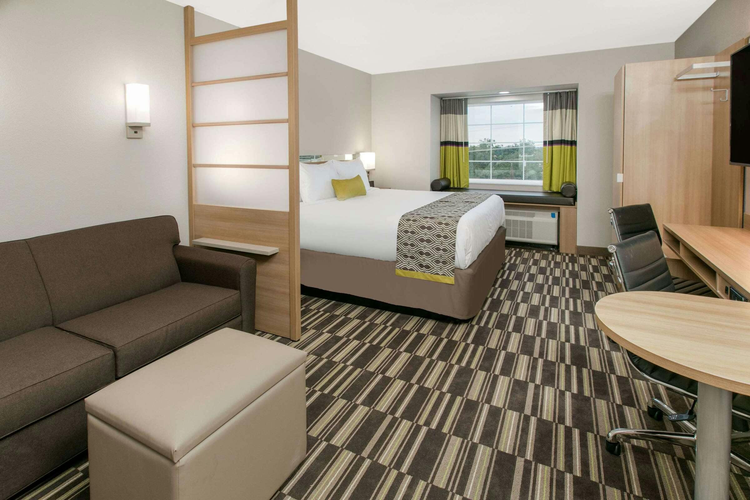 Hotel Microtel Inn & Suites by Wyndham Lubbock photo 3