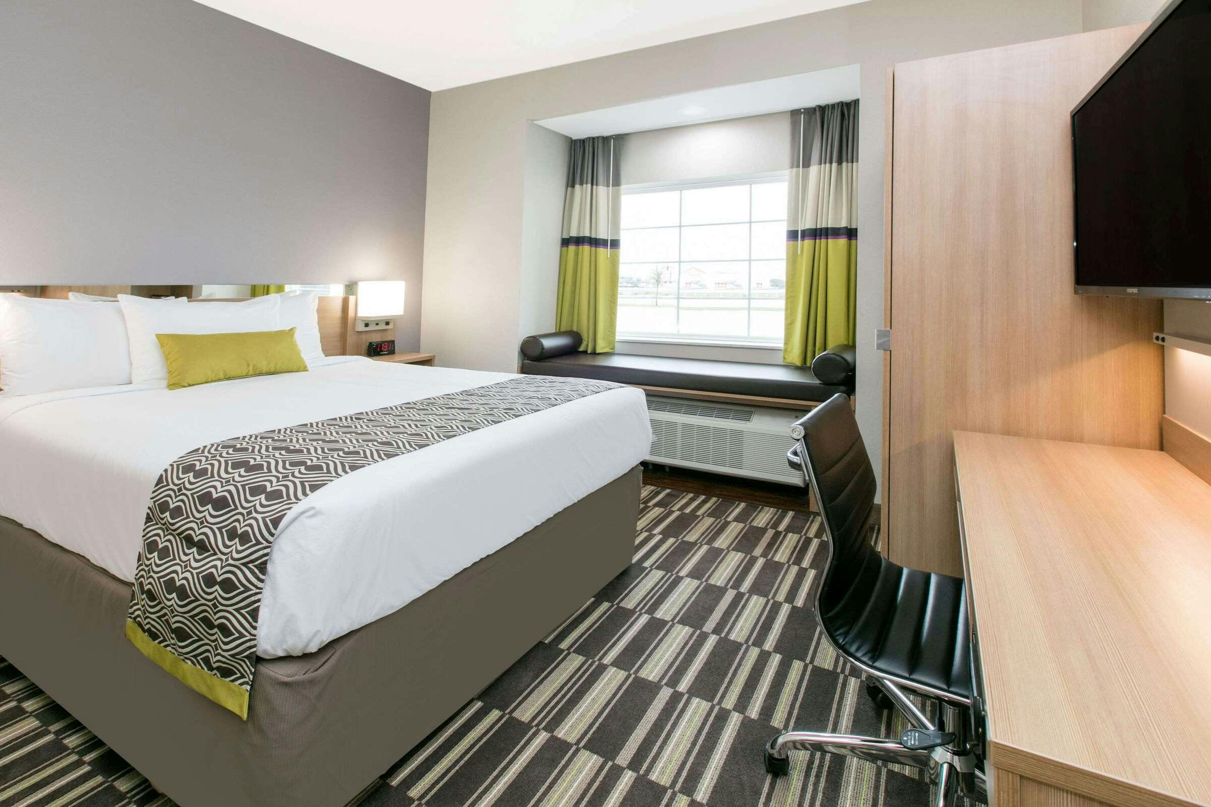 Hotel Microtel Inn & Suites by Wyndham Lubbock photo 5