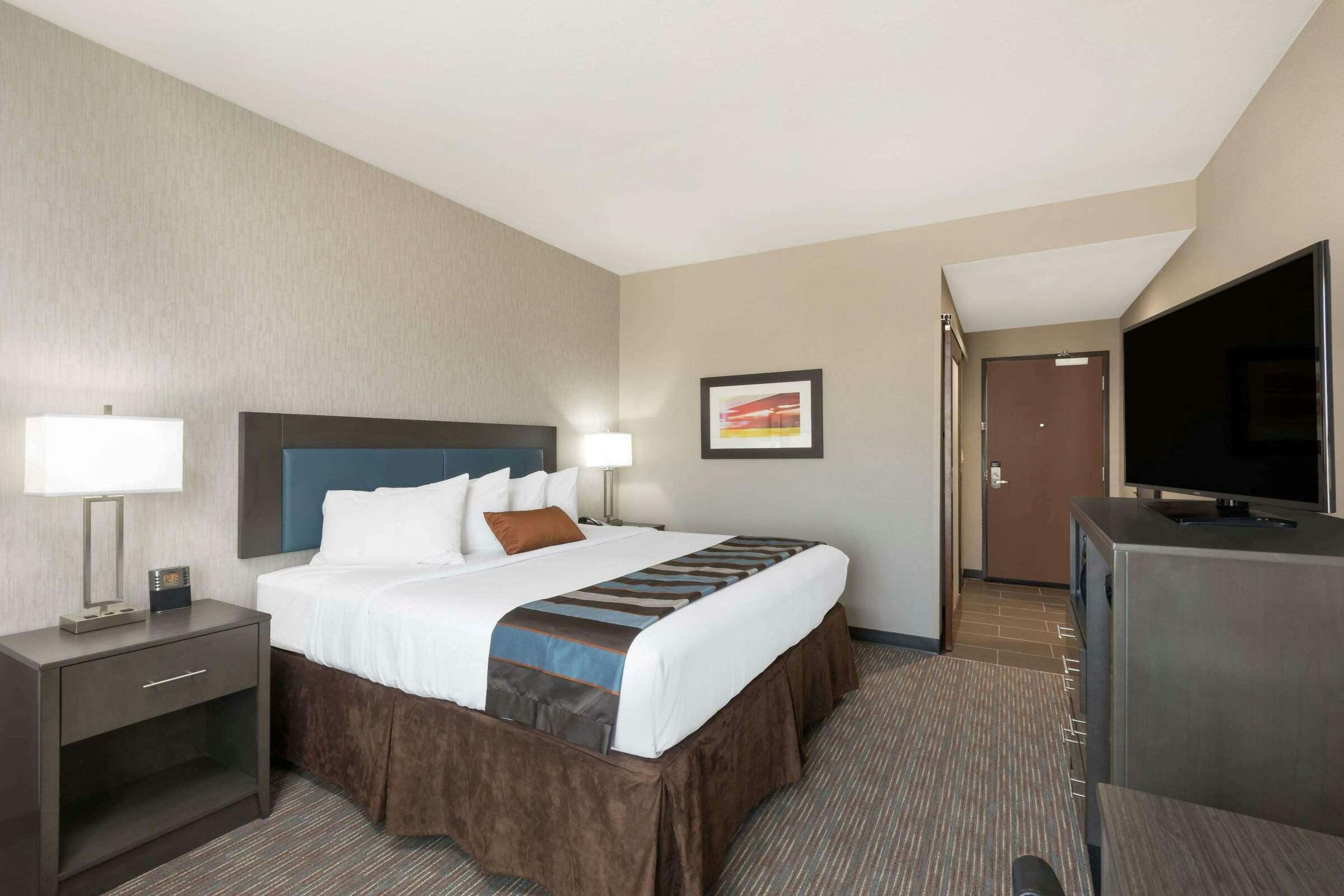 Hotel Wingate by Wyndham Lubbock near Texas Tech Univ. Medical Ctr photo 1