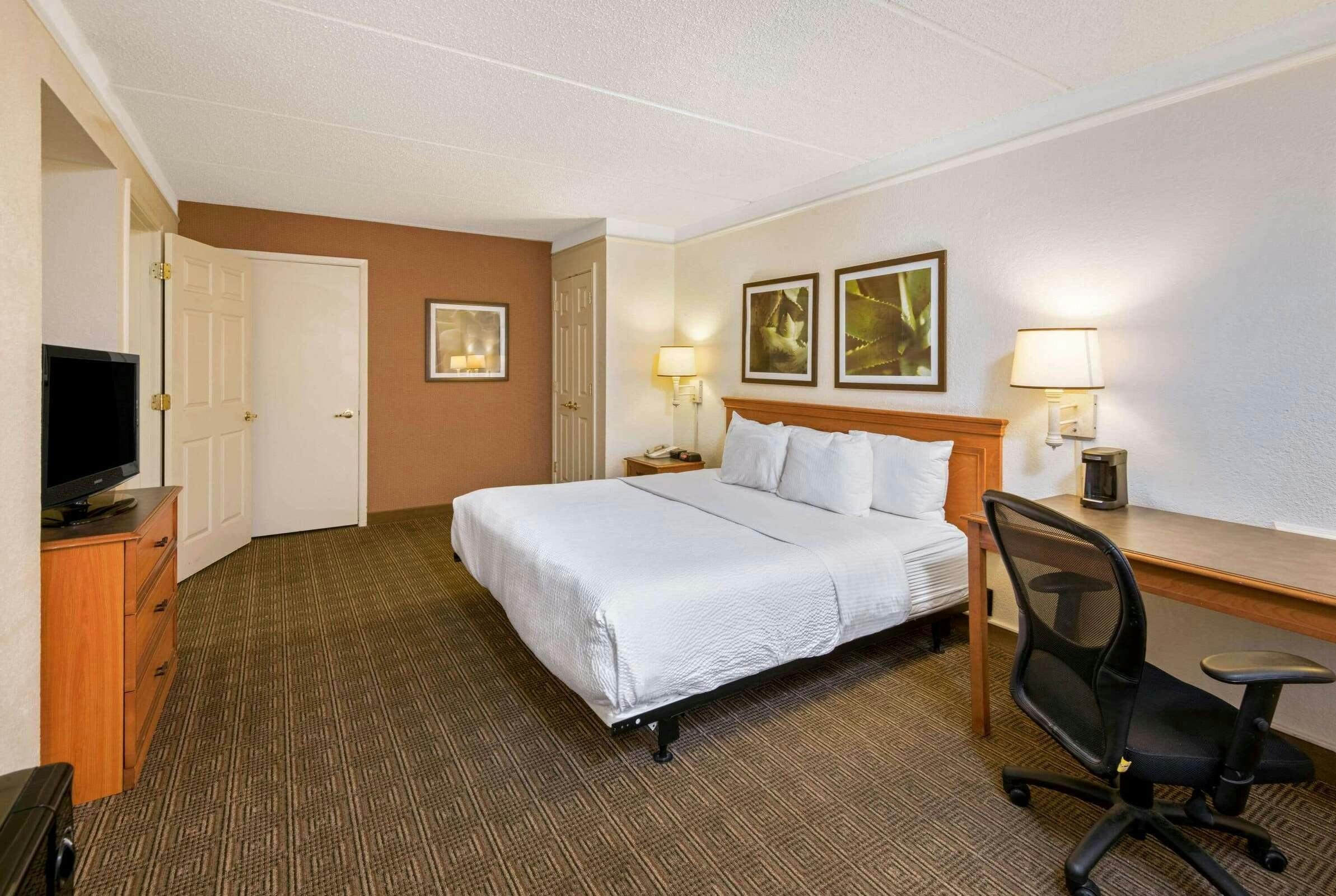 Hotel La Quinta Inn by Wyndham San Antonio Market Square photo 3