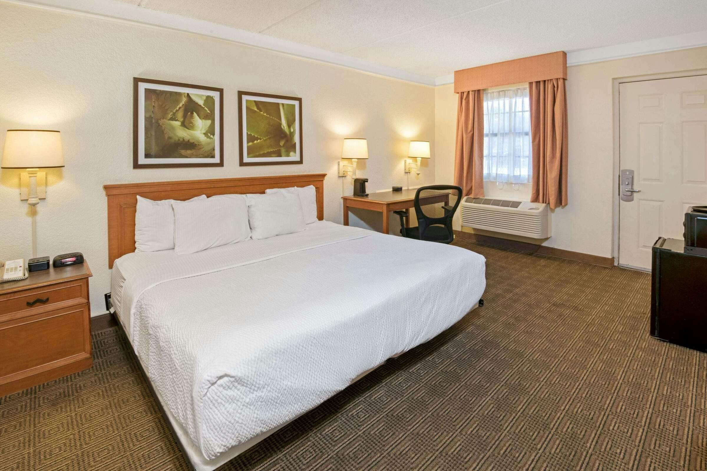 Hotel La Quinta Inn by Wyndham San Antonio Market Square photo 4