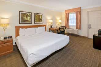 Hotel La Quinta Inn by Wyndham San Antonio Market Square photo 4
