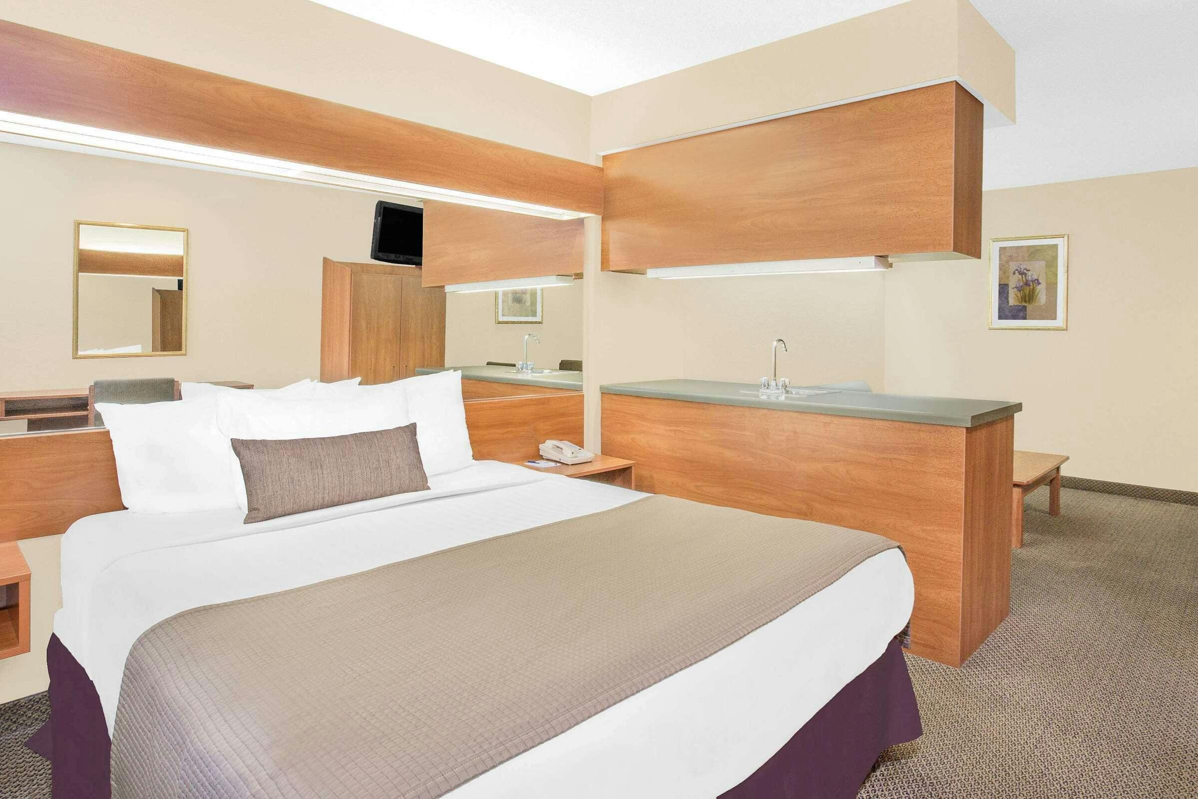 Hotel Microtel Inn & Suites by Wyndham Beckley East photo 2