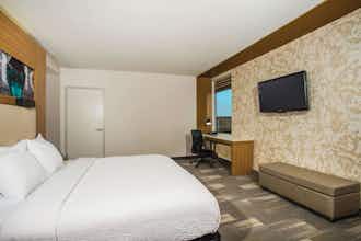 Hotel La Quinta Inn & Suites by Wyndham Winchester photo 3