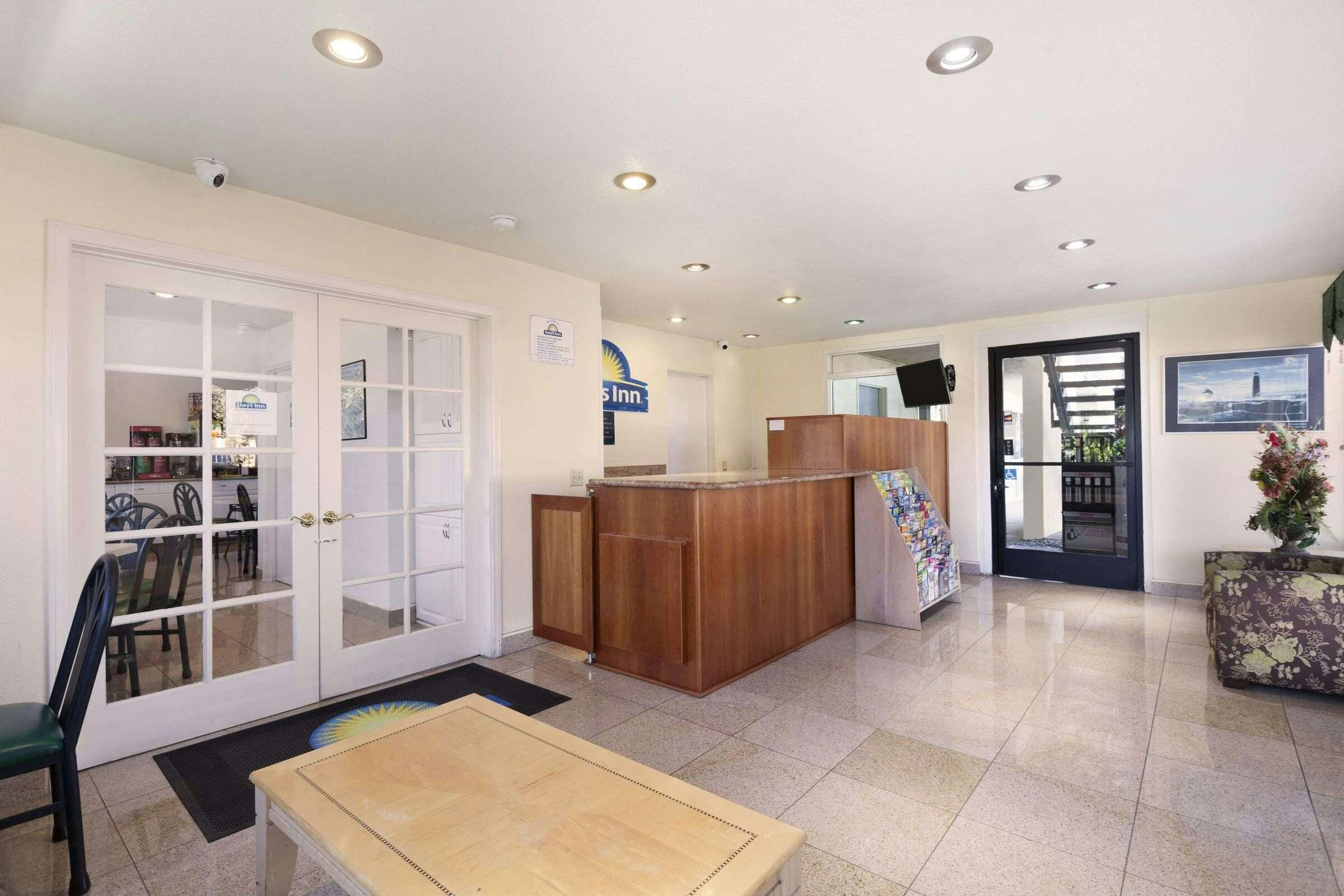 Hotel Days Inn by Wyndham Oceanside photo 5