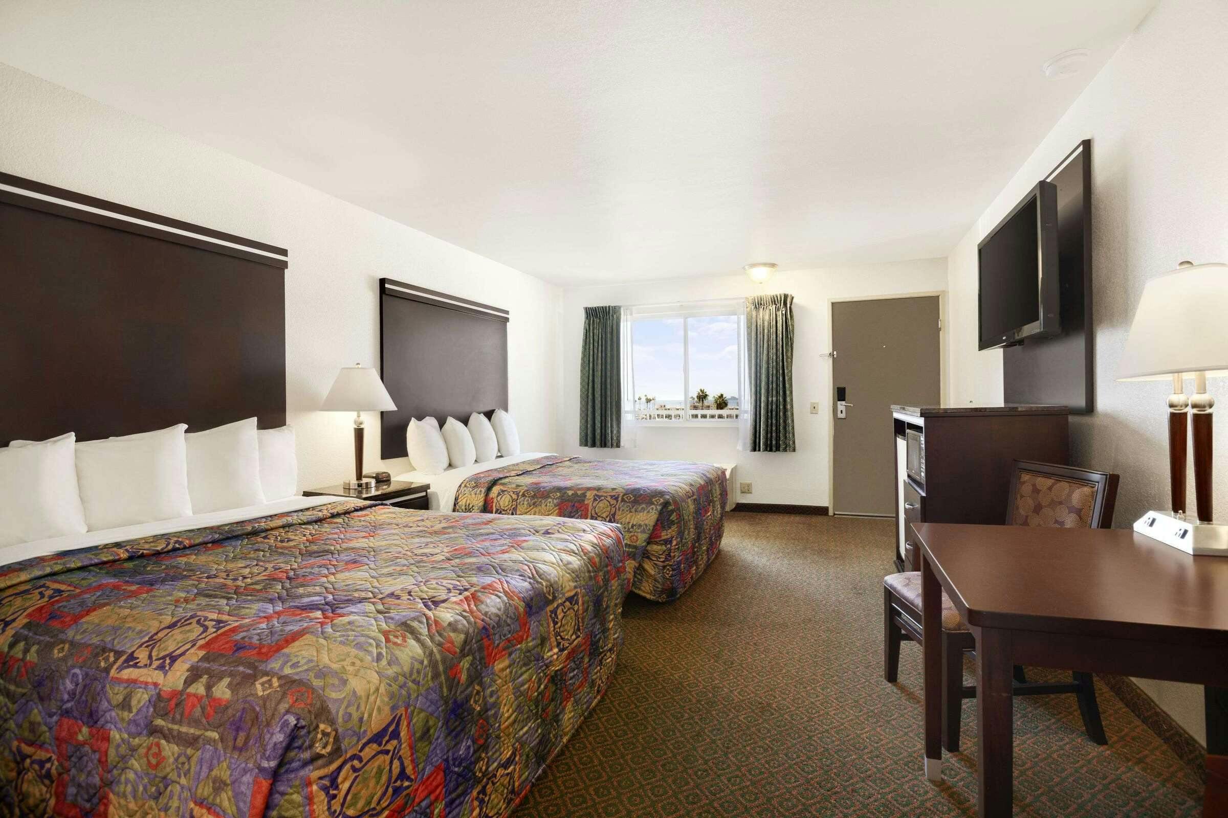 Hotel Days Inn by Wyndham Oceanside photo 1