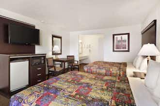 Hotel Days Inn by Wyndham Oceanside photo 2