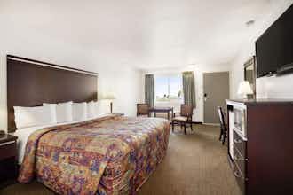 Hotel Days Inn by Wyndham Oceanside photo 3