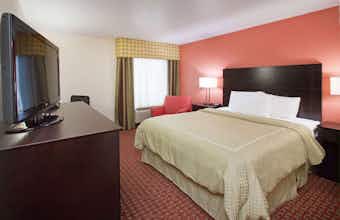 Hotel AmericInn Johnston photo 1