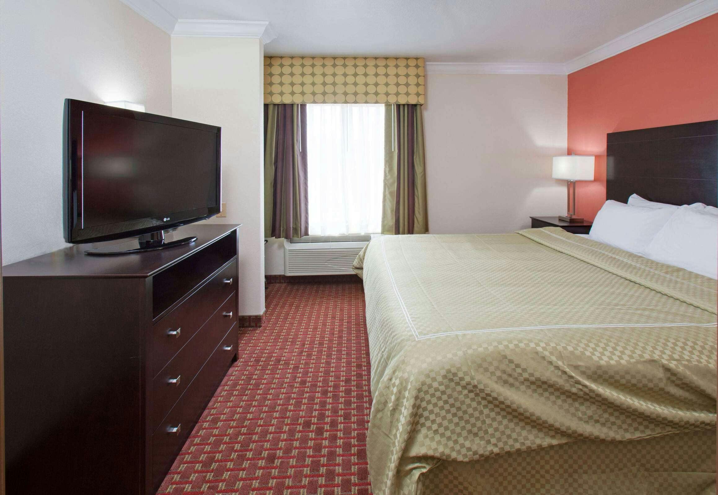 Hotel AmericInn Johnston photo 4