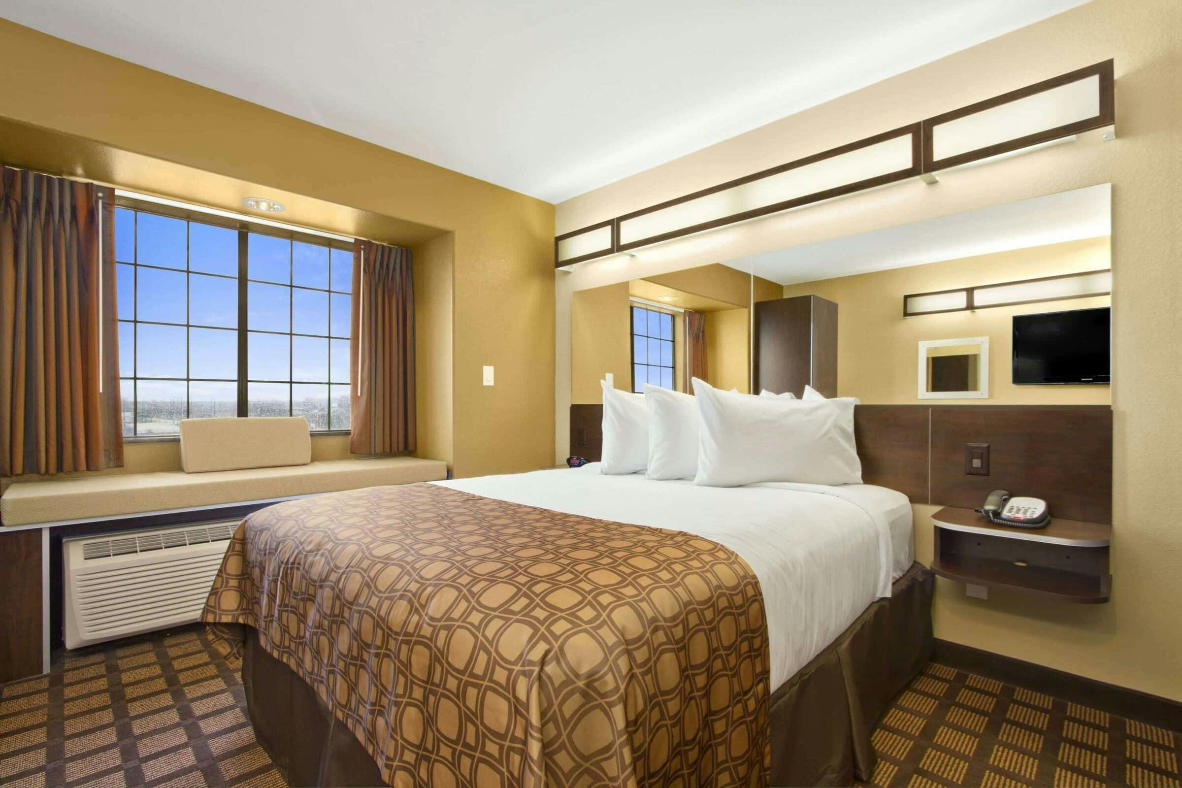 Hotel Microtel Inn & Suites by Wyndham Round Rock photo 1
