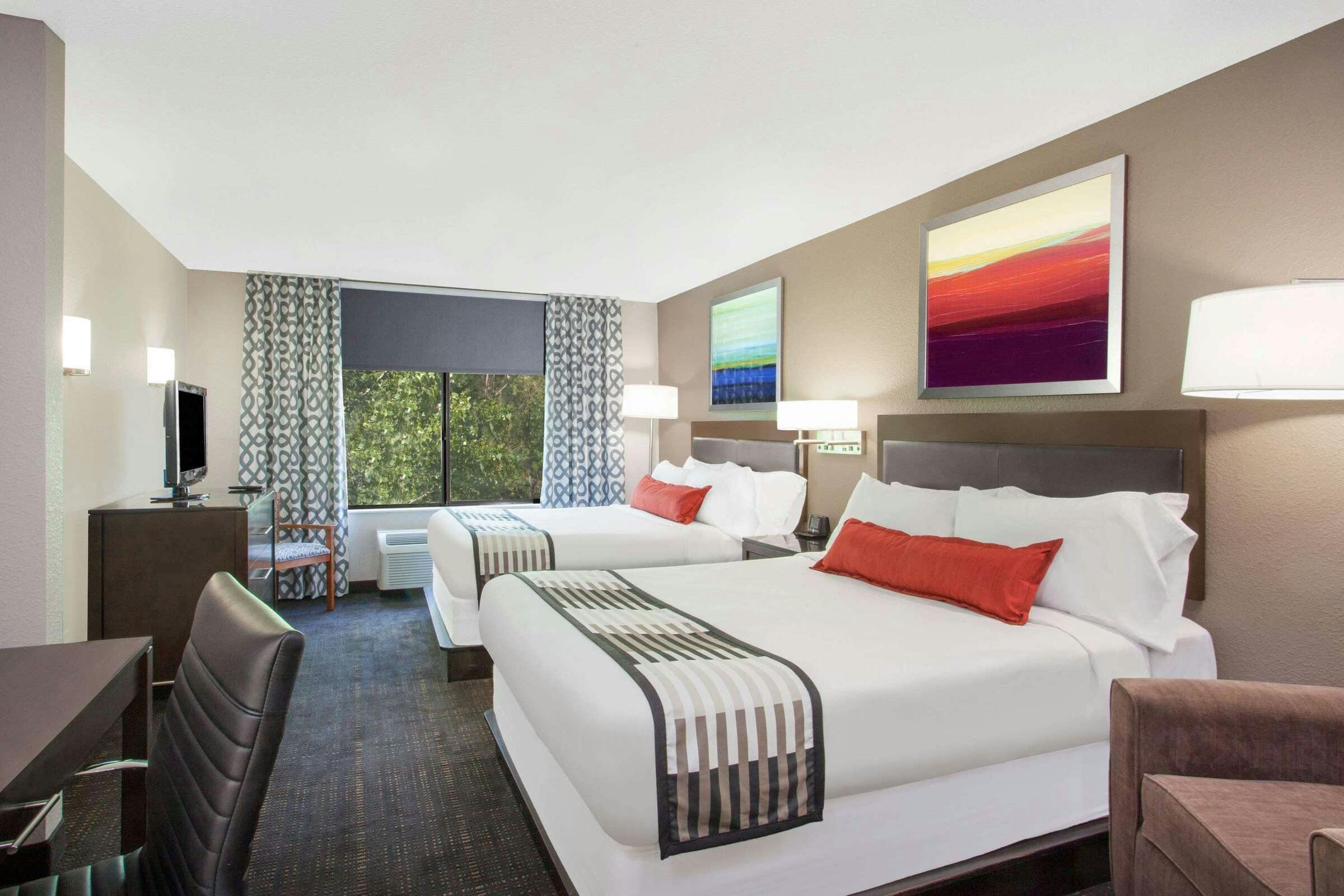 Hotel Wingate by Wyndham Columbia photo 2