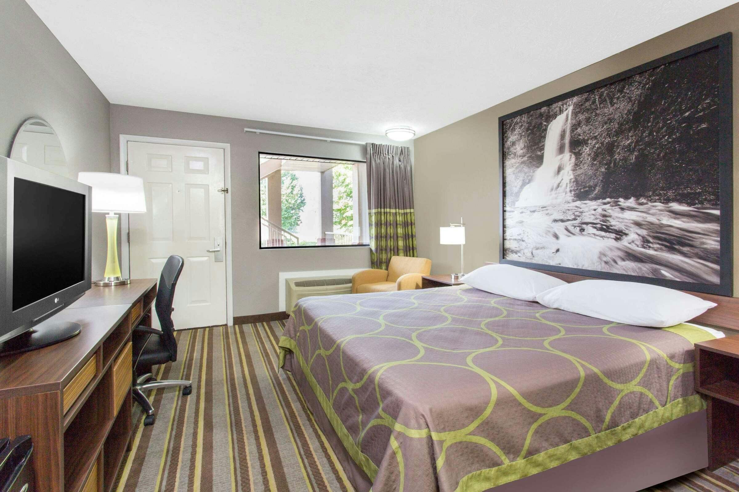 Hotel Super 8 by Wyndham Wytheville photo 1