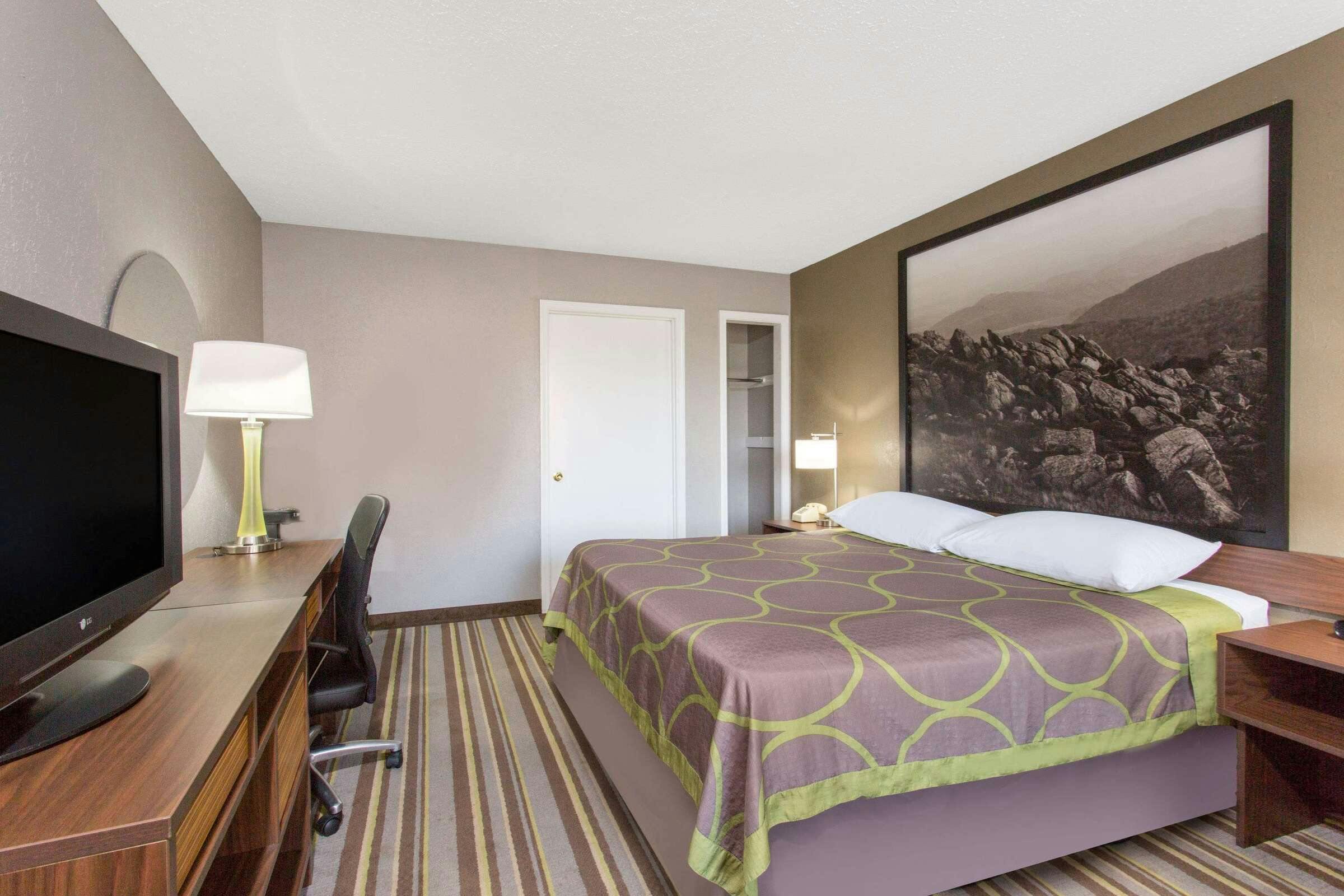 Hotel Super 8 by Wyndham Wytheville photo 4