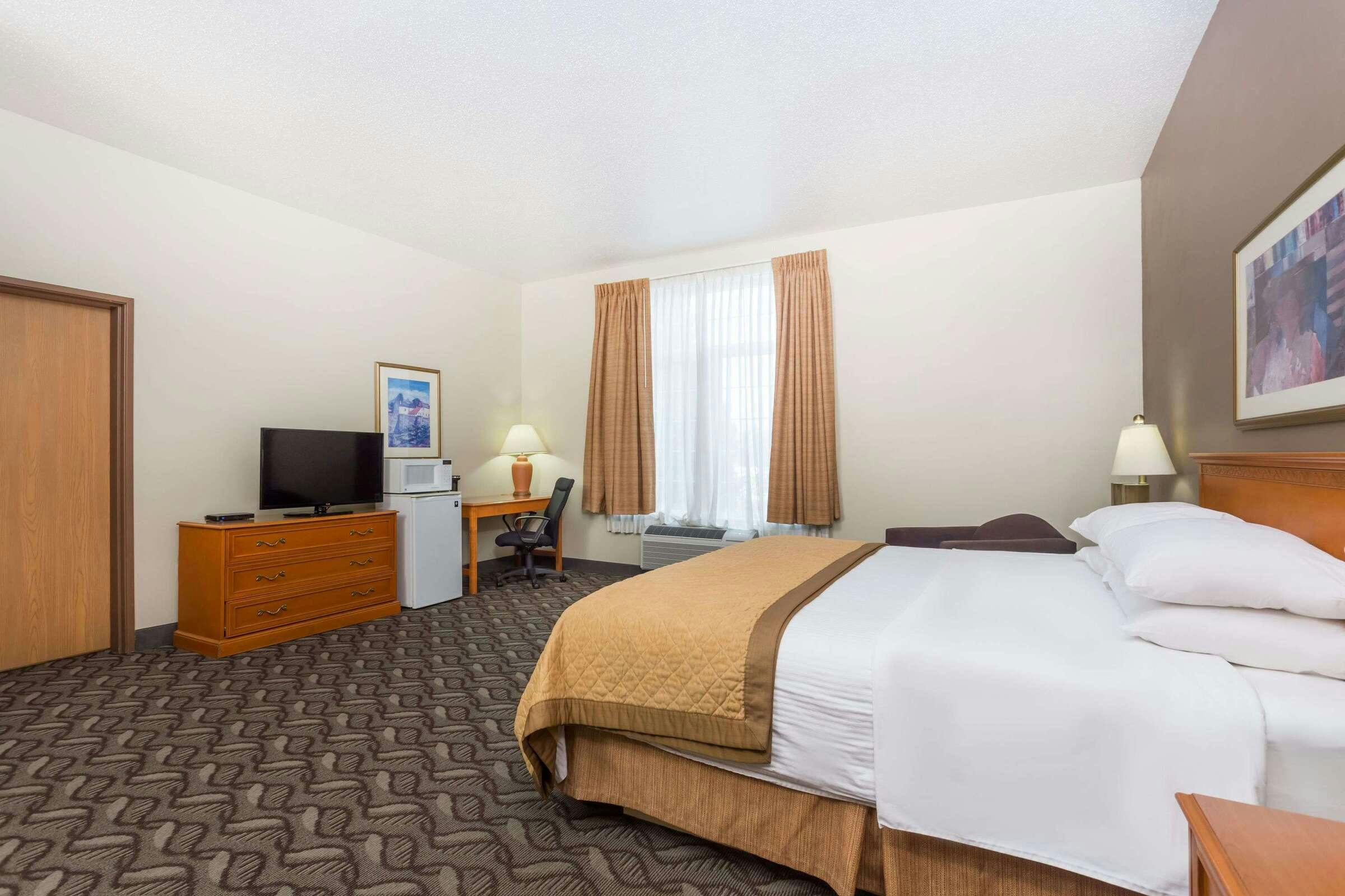 Hotel Wyndham Garden Fitchburg photo 2