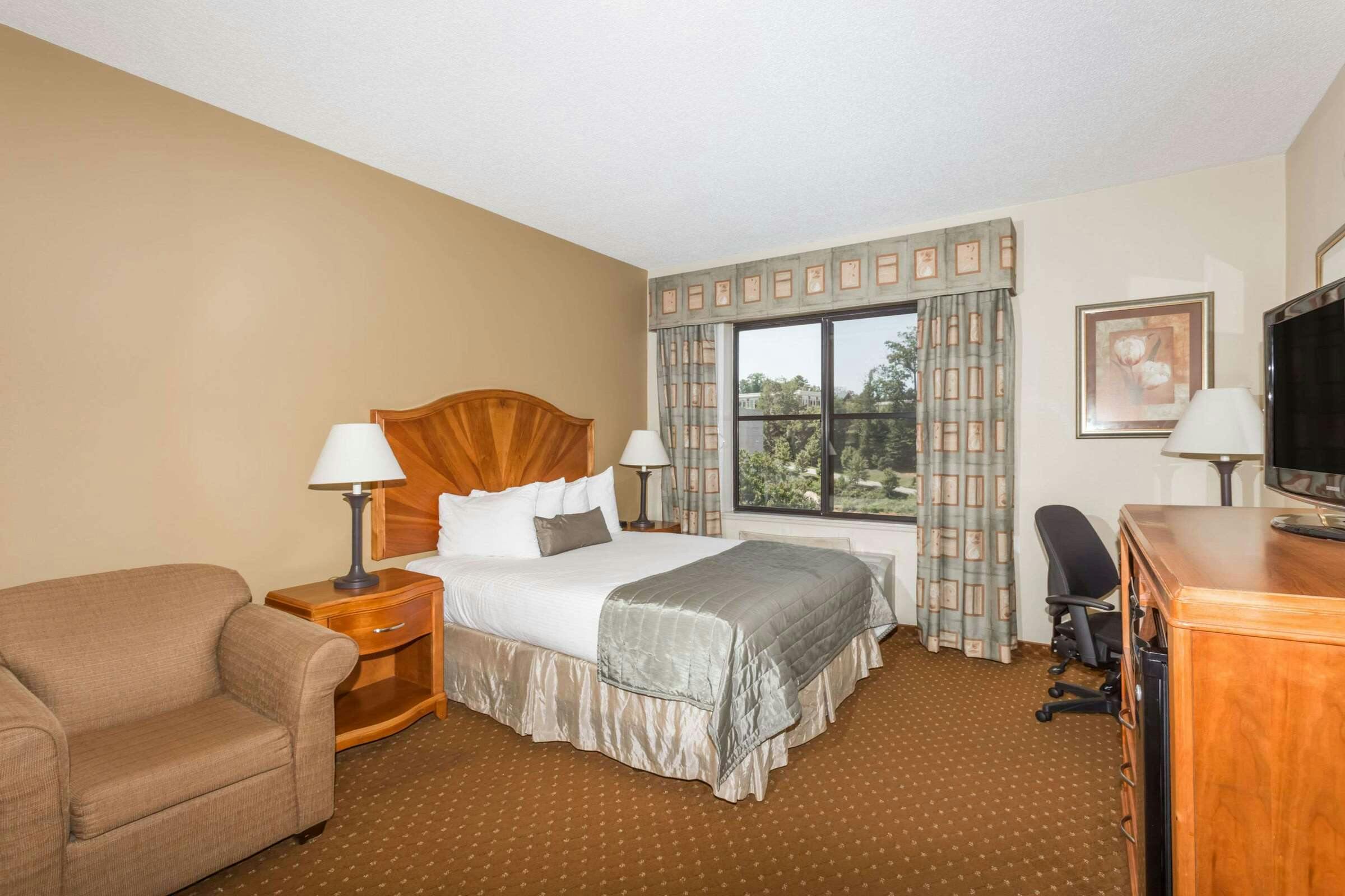 Hotel Baymont by Wyndham Asheville/Biltmore Village photo 5