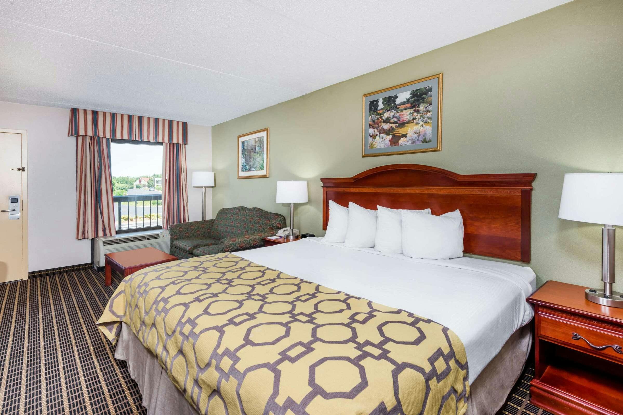 Hotel Baymont by Wyndham Clarksville Northeast photo 4