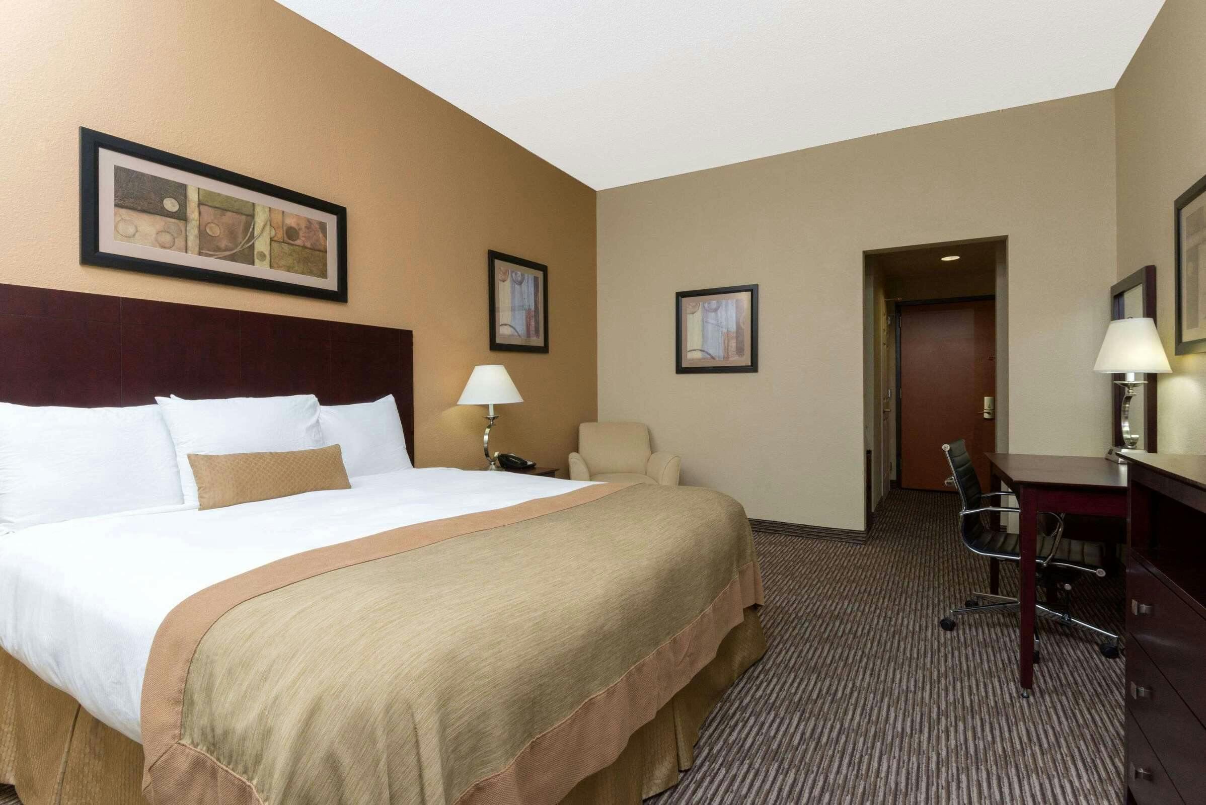 Hotel Wingate Dayton Fairborn photo 1