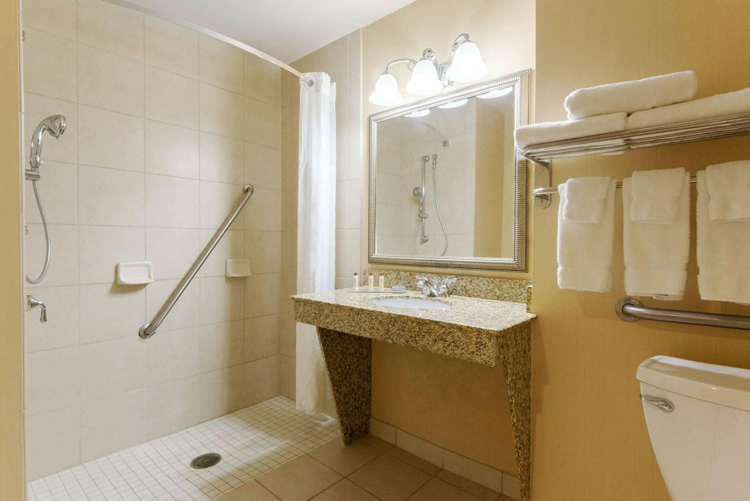 Hotel Wingate Dayton Fairborn photo 5