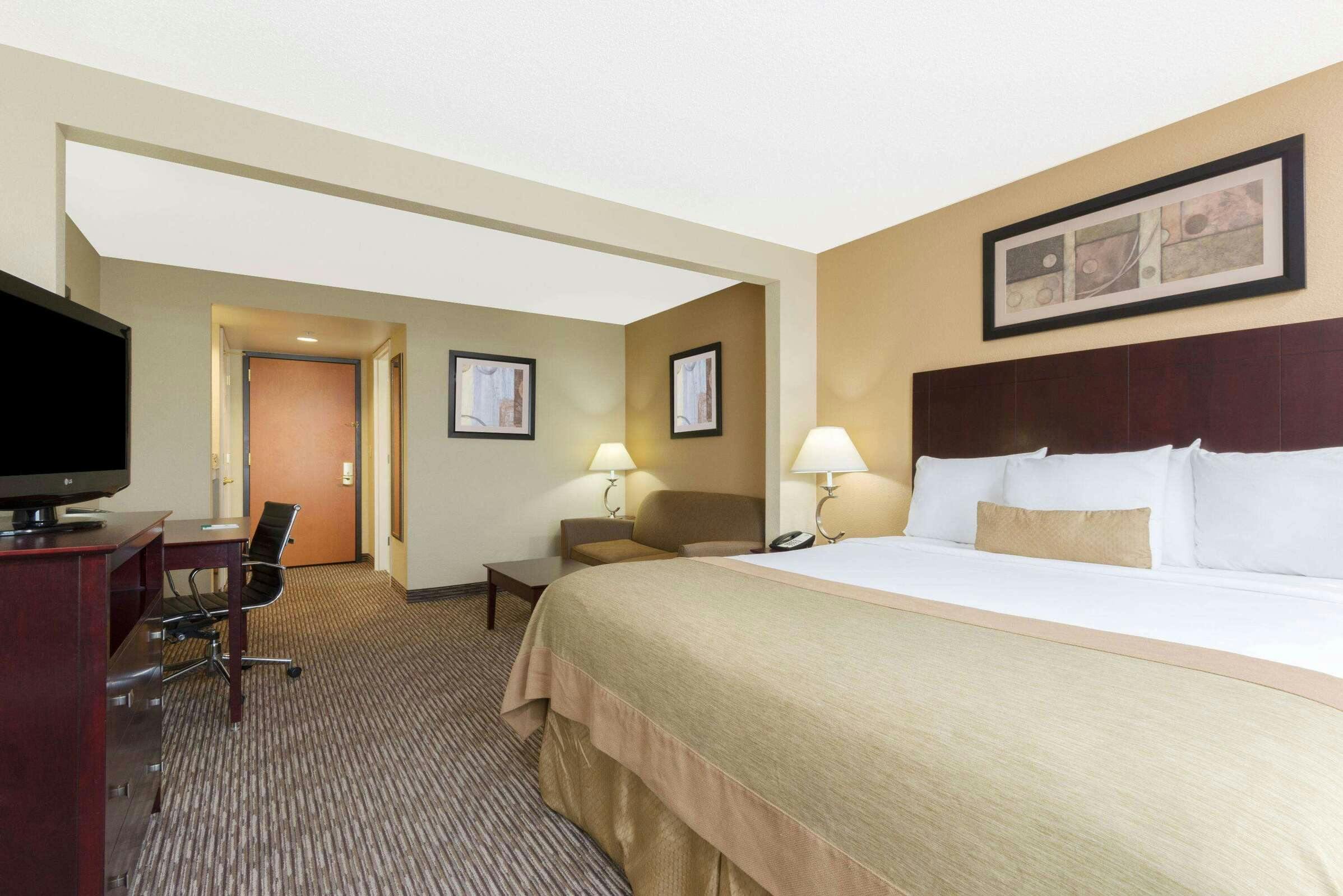 Hotel Wingate Dayton Fairborn photo 2