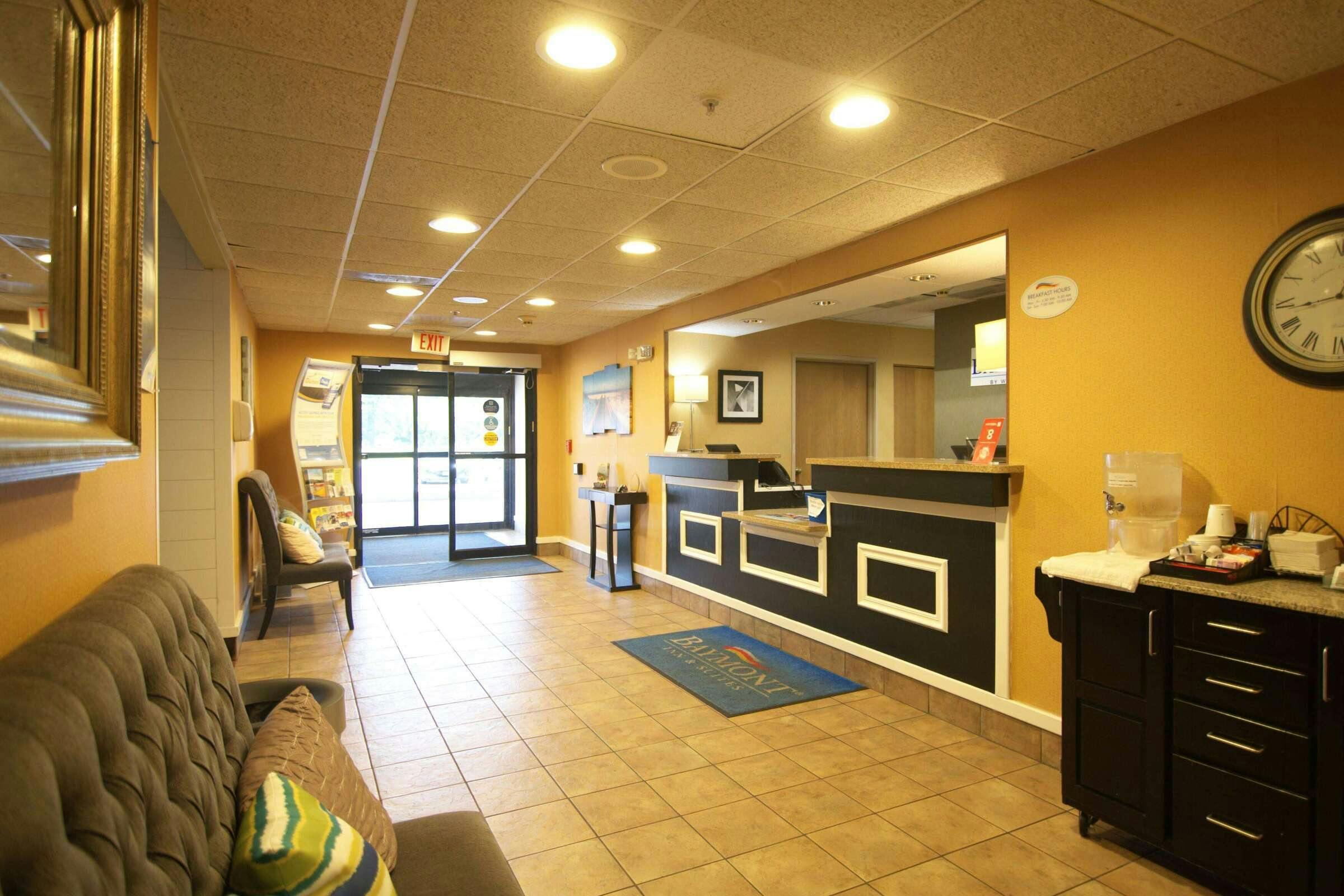 Hotel Baymont by Wyndham Portage Indiana Dunes photo 3