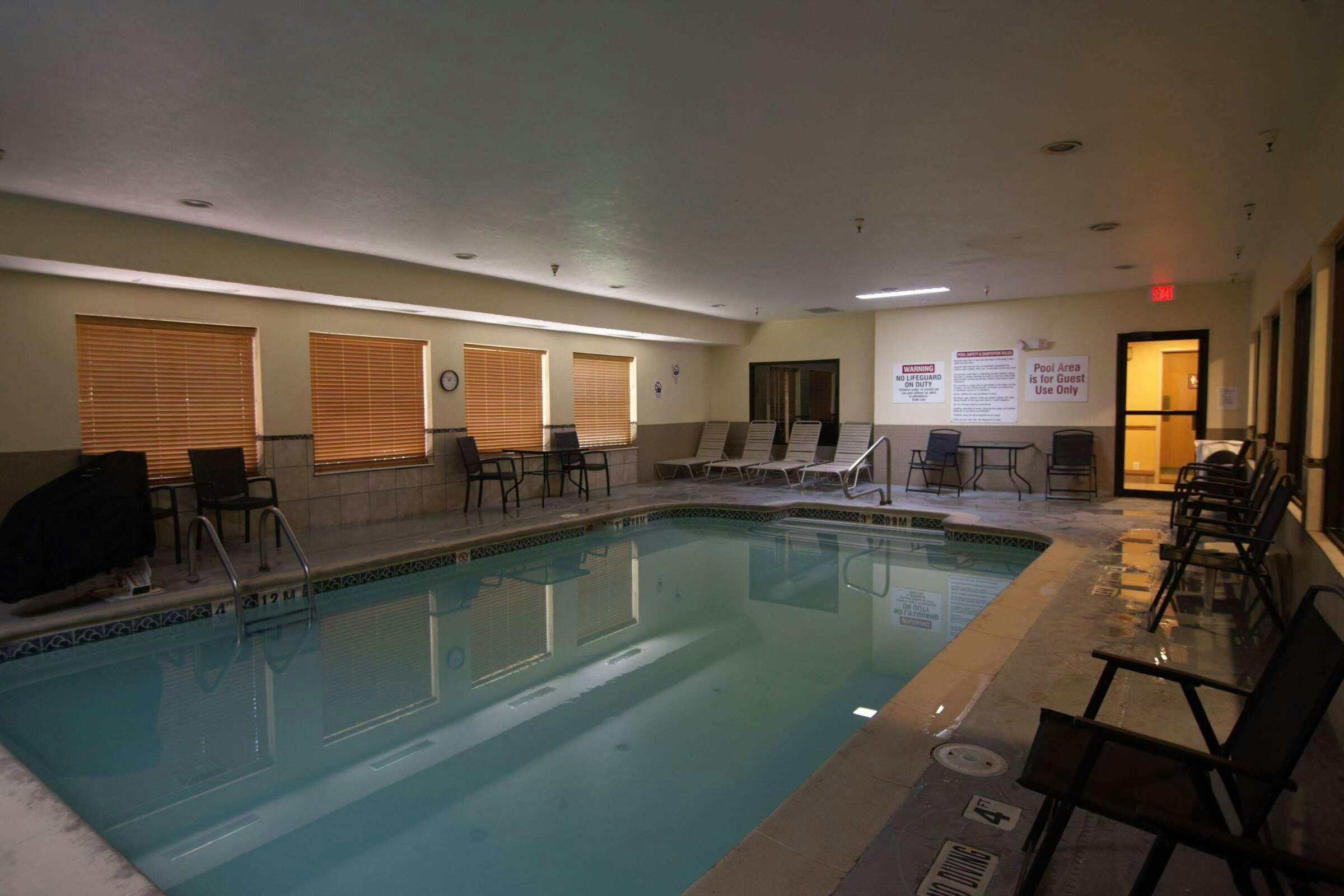 Hotel Baymont by Wyndham Portage Indiana Dunes photo 4