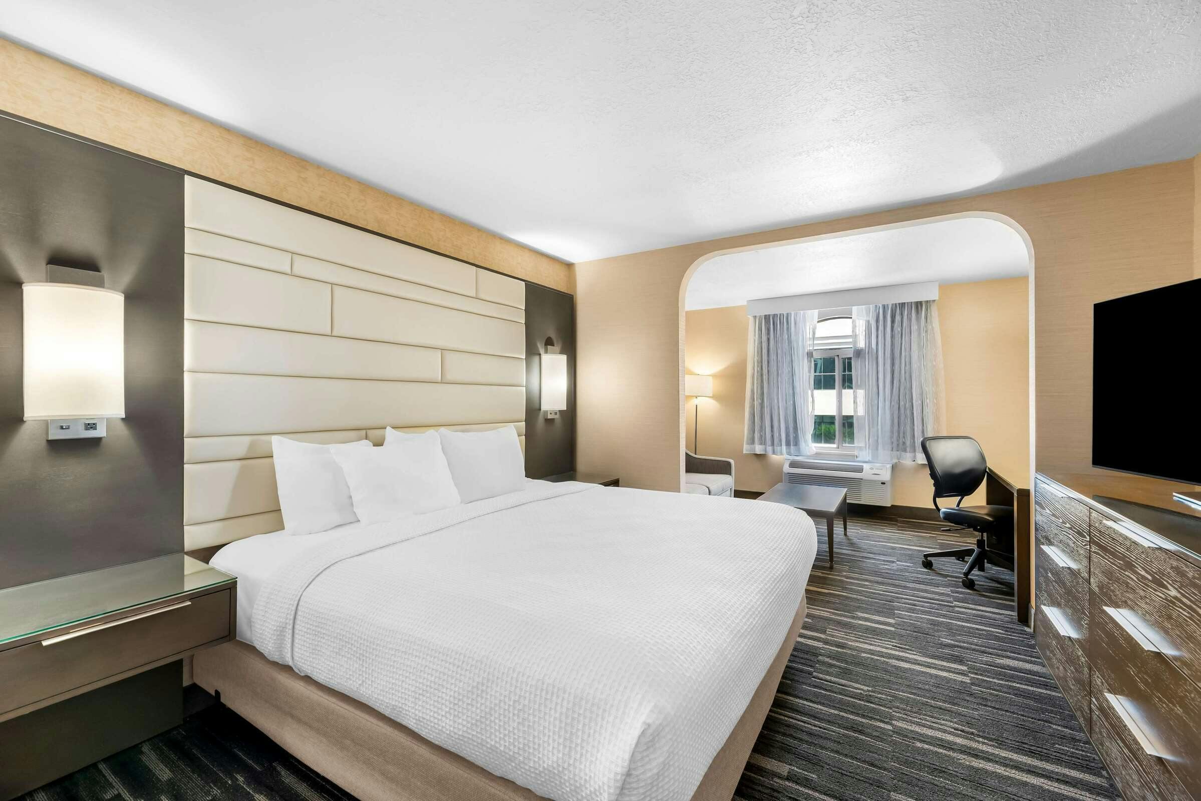 Hotel Best Western Plus Abbey Inn photo 1