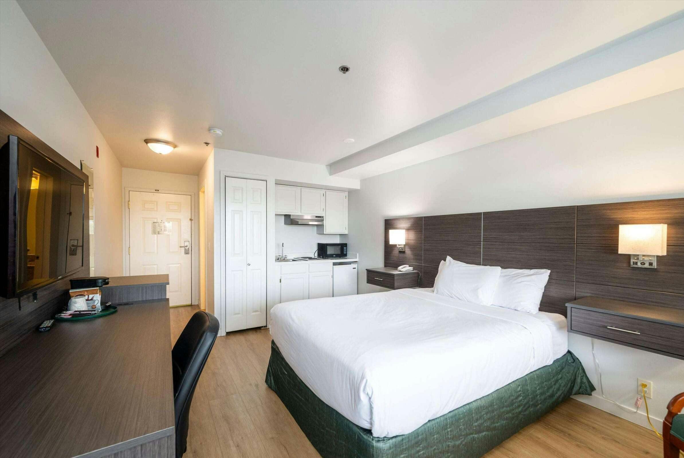 Hotel Baymont IS Bellingham photo 2