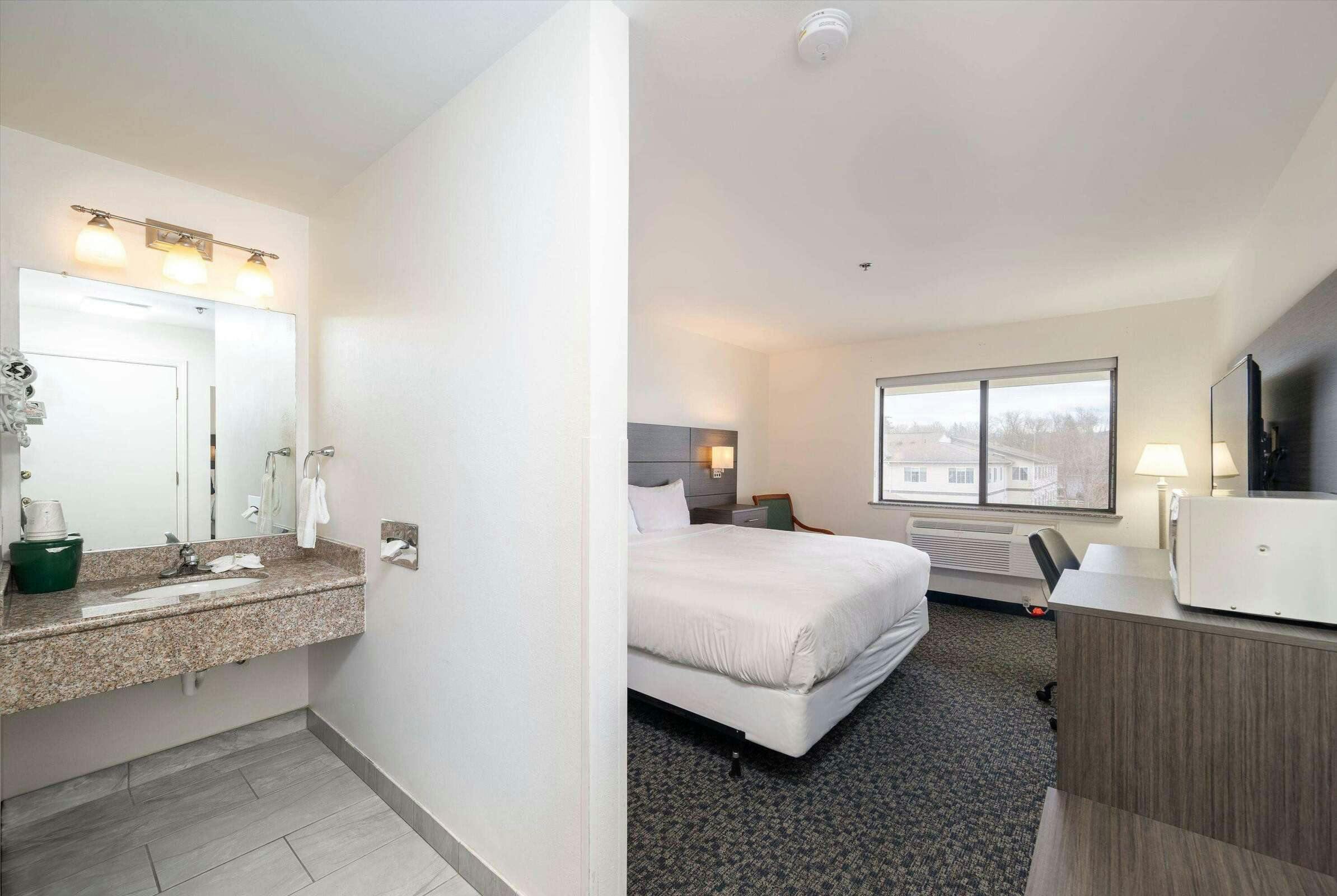 Hotel Baymont IS Bellingham photo 5