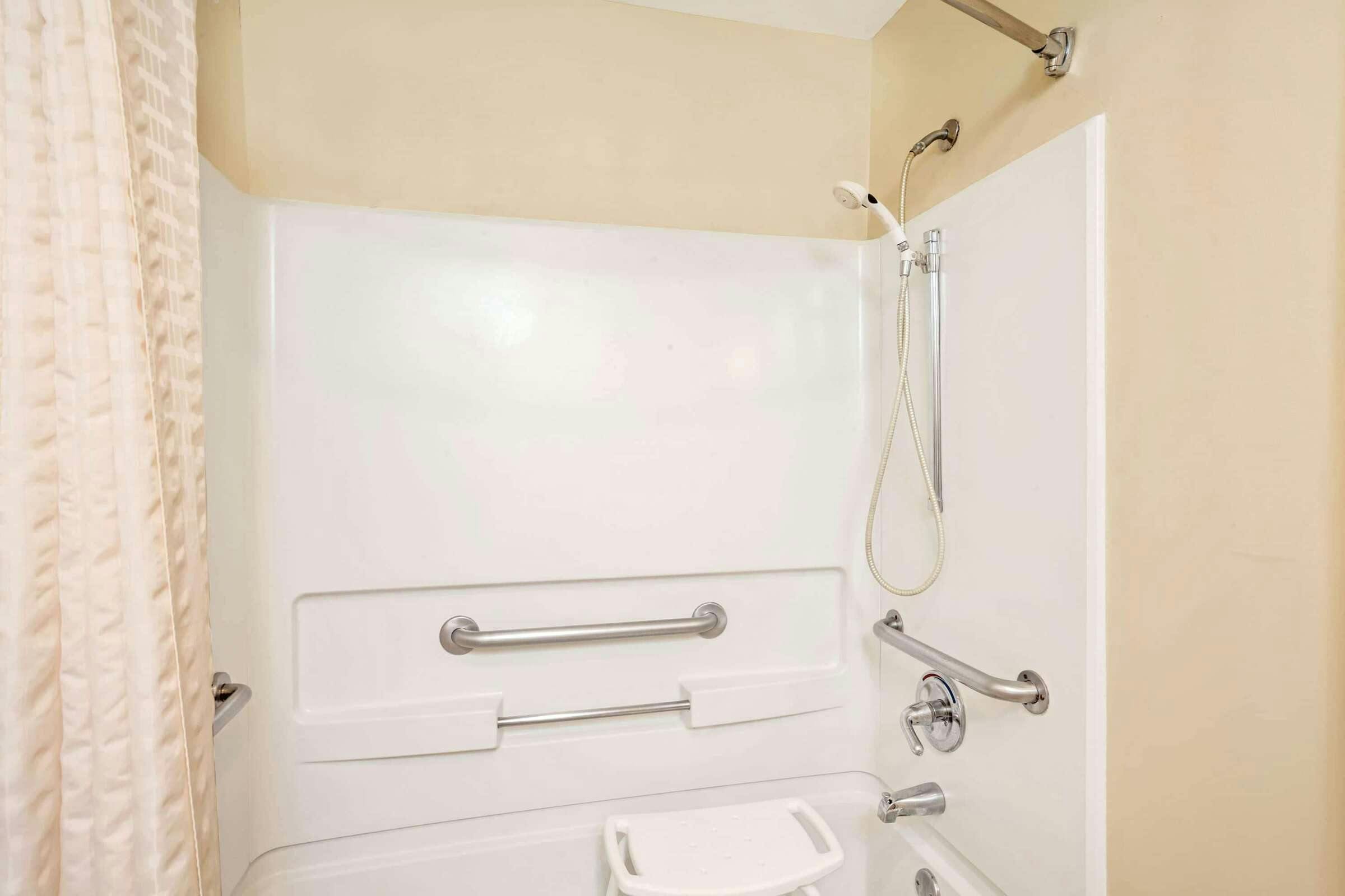 Hotel Baymont by Wyndham Louisville Airport South photo 5