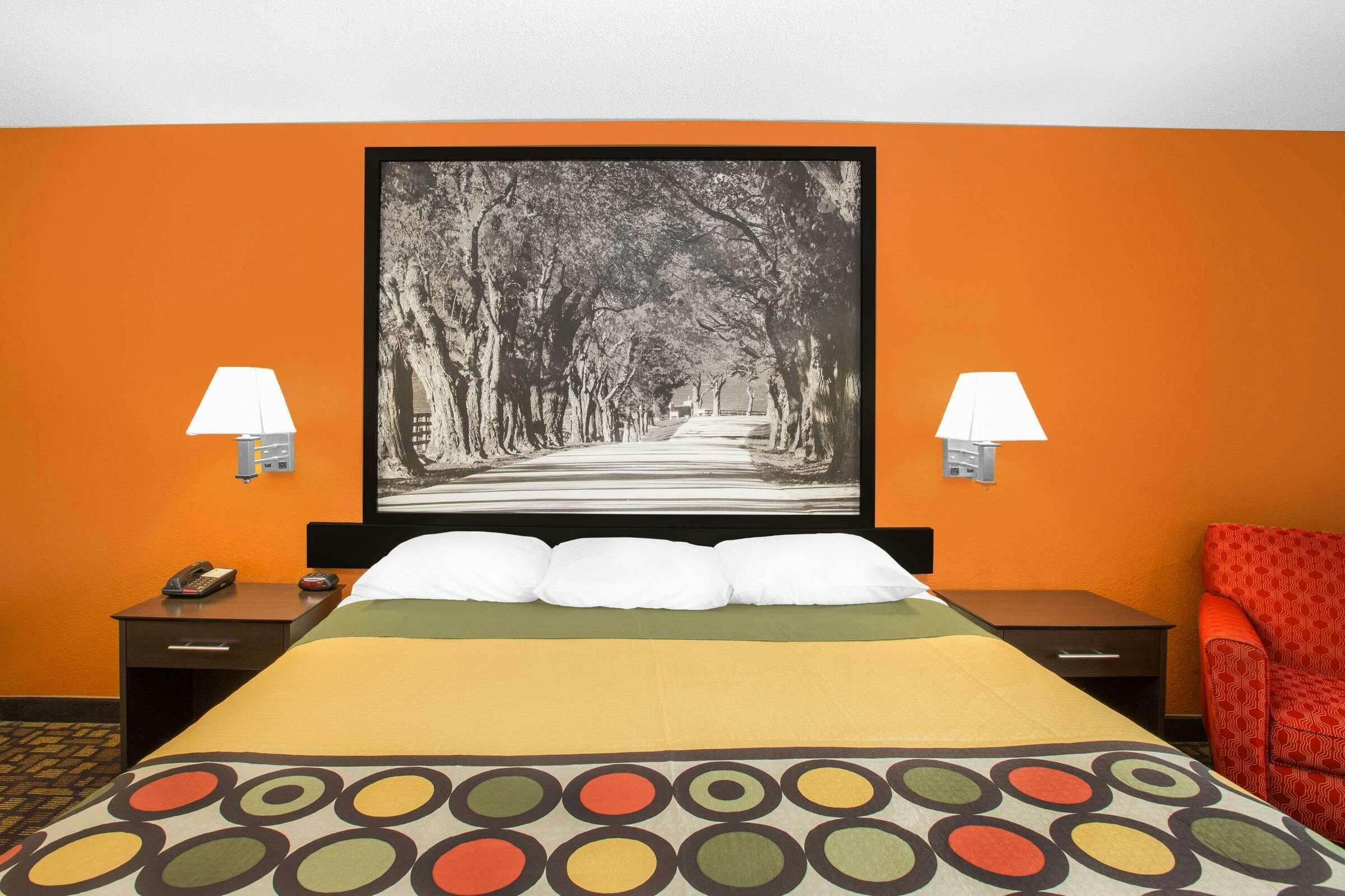 Hotel Super 8 by Wyndham Clive IA photo 1