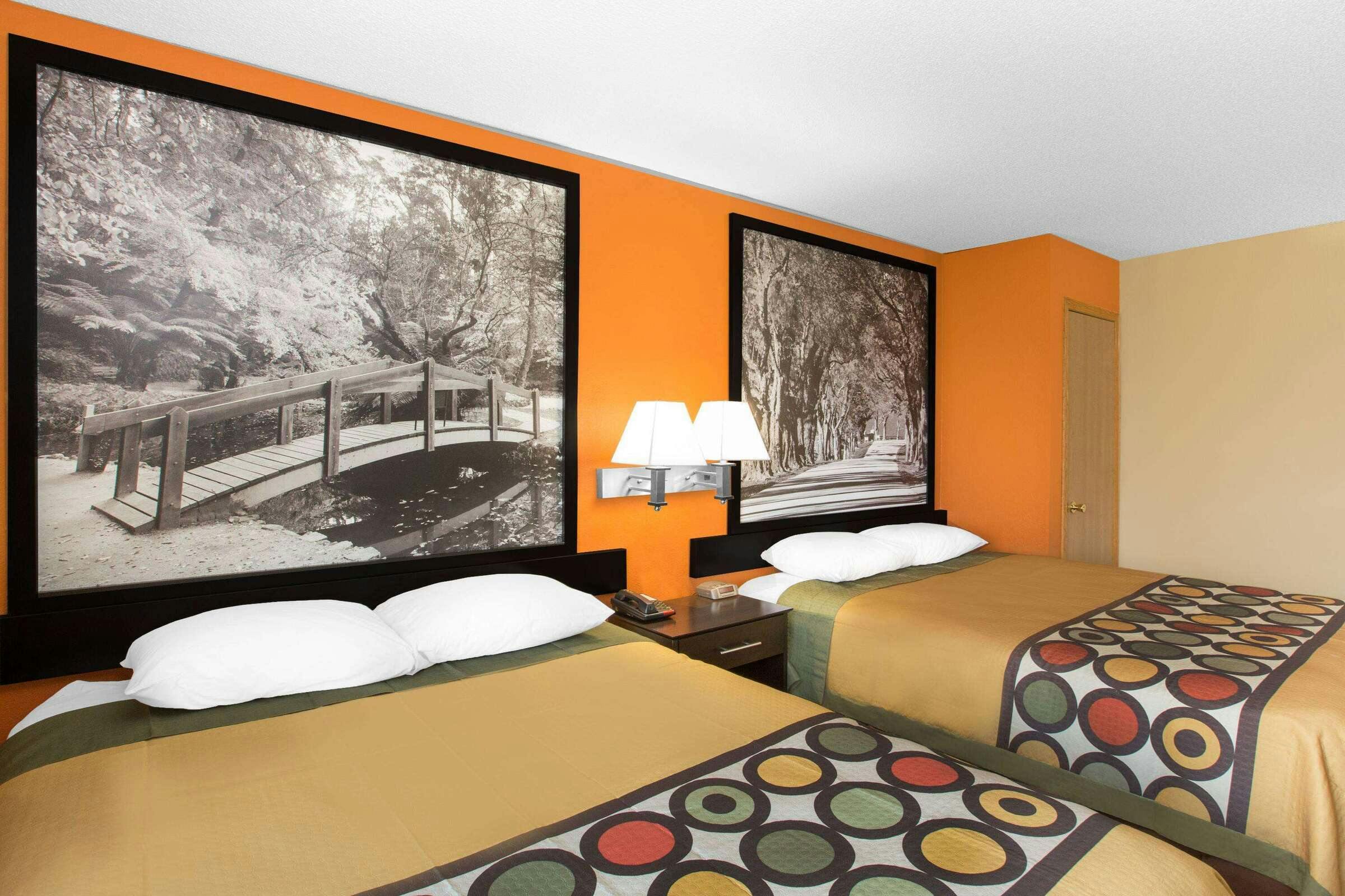 Hotel Super 8 by Wyndham Clive IA photo 5