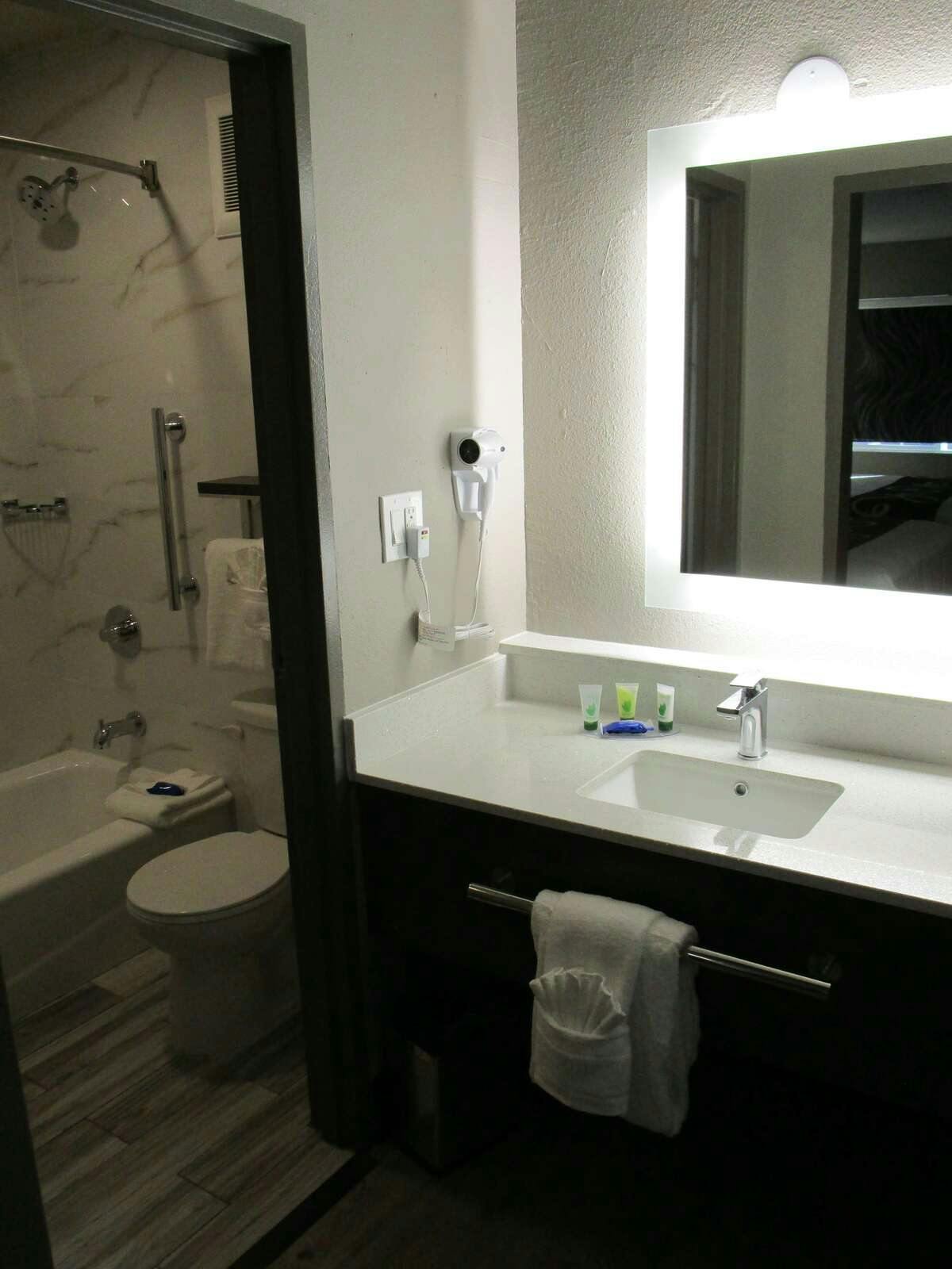 Hotel SureStay Plus Hotel By Best Western Point Richmond photo 4