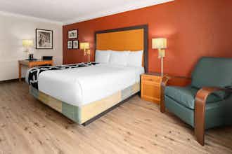 Hotel La Quinta Inn Pittsburgh AP photo 1