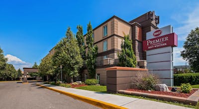 Best Western Premier Toronto Airport Carlingview Hotel