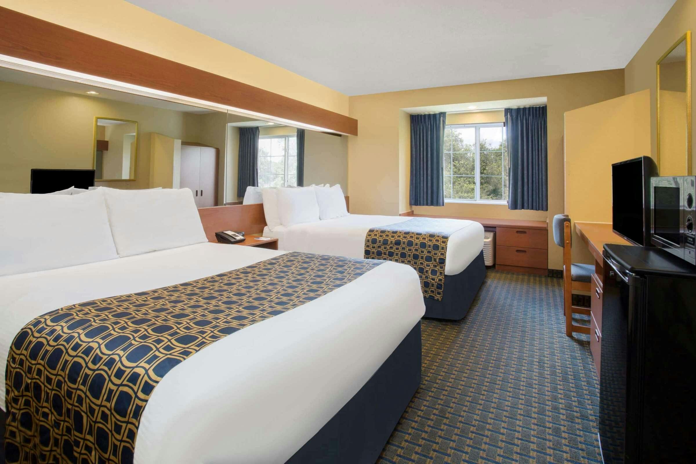 Hotel Microtel Inn & Suites by Wyndham Leesburg/Mt Dora photo 1