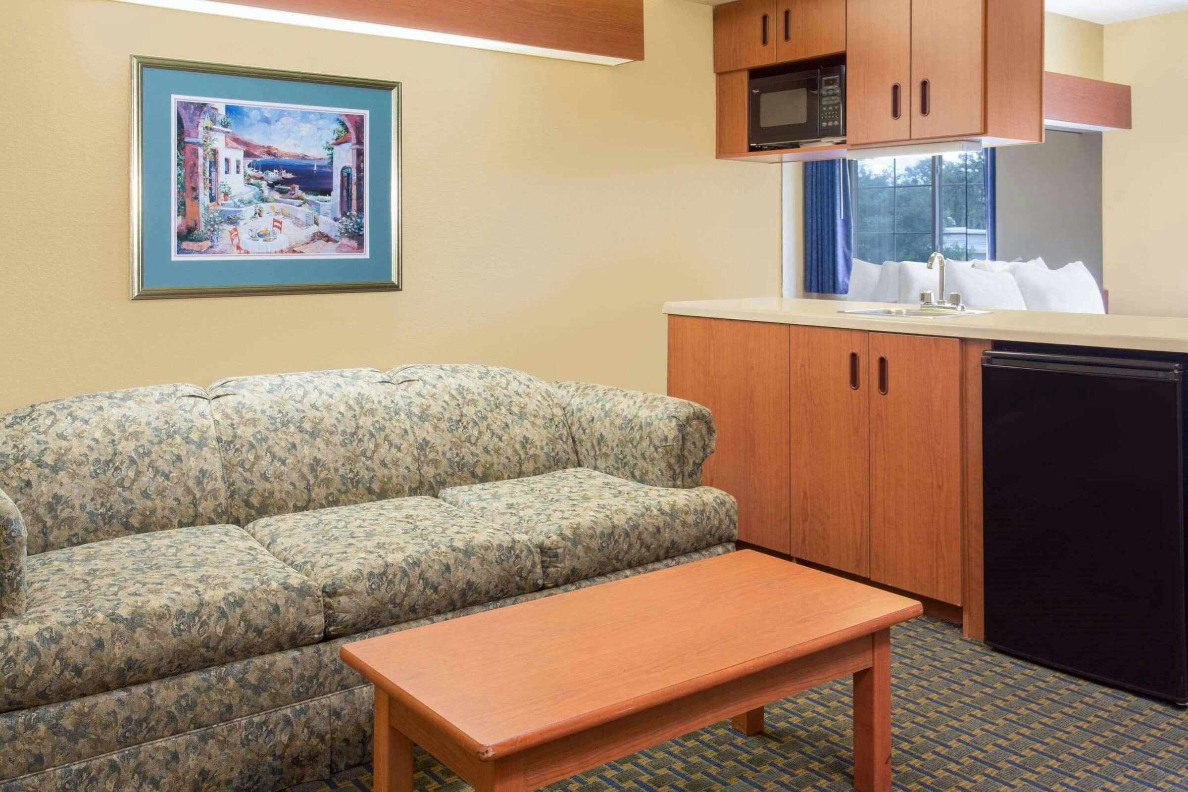 Hotel Microtel Inn & Suites by Wyndham Leesburg/Mt Dora photo 5