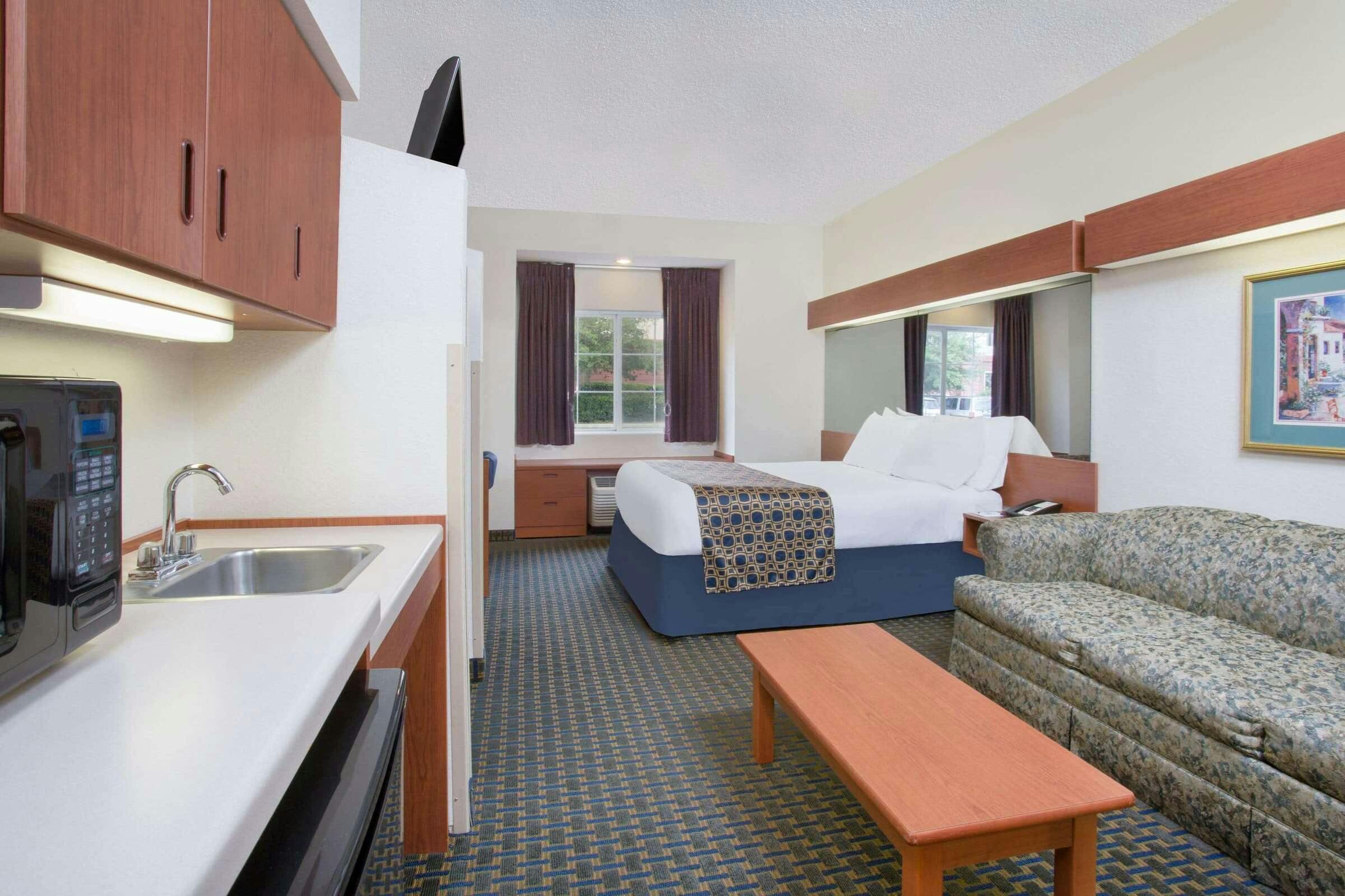 Hotel Microtel Inn & Suites by Wyndham Leesburg/Mt Dora photo 4