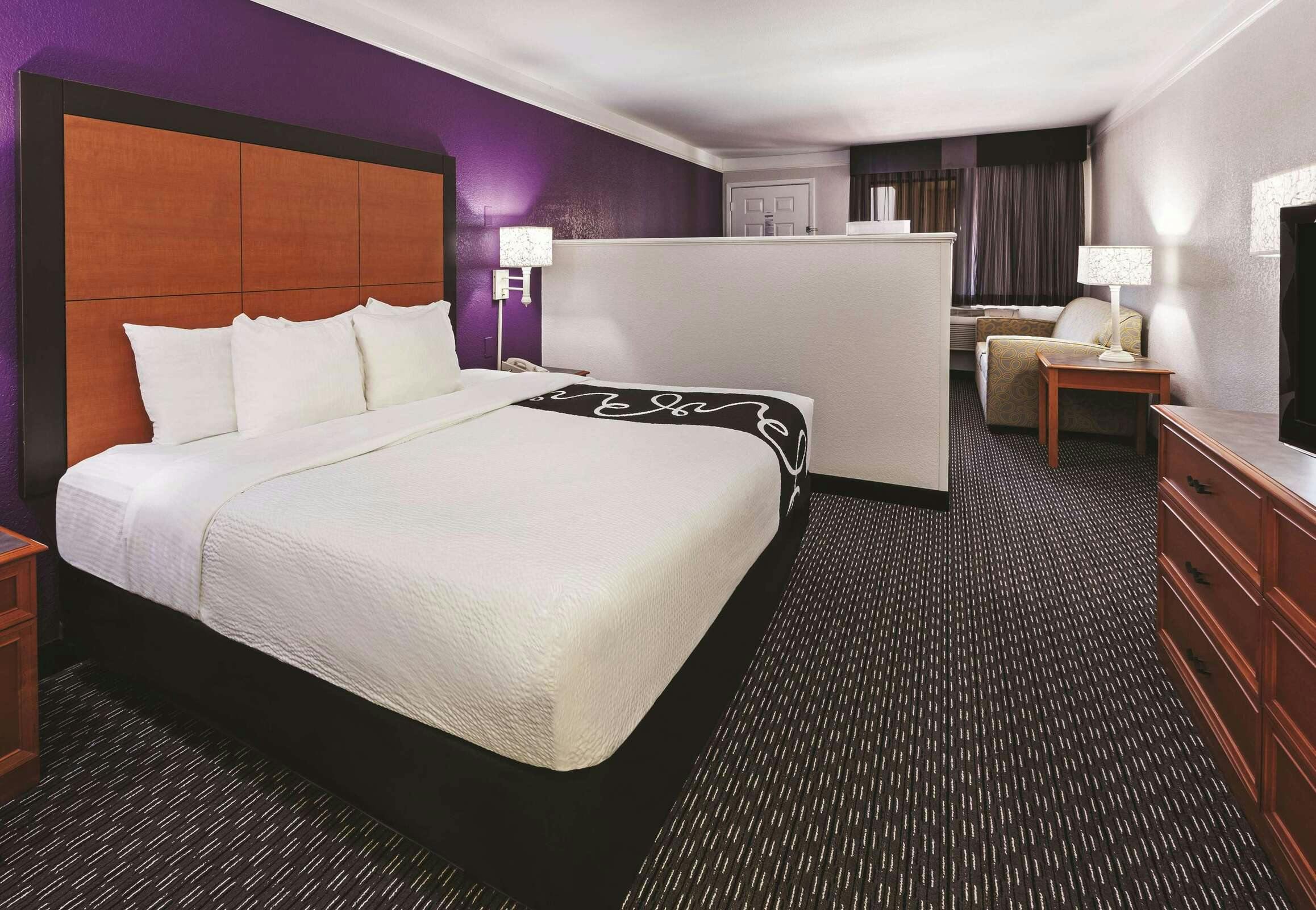 Hotel La Quinta Inn San Marcos photo 3