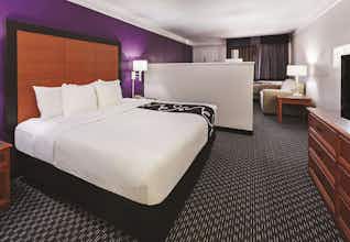 Hotel La Quinta Inn San Marcos photo 3