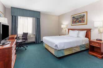 Hotel La Quinta Inn & Suites by Wyndham Chicago Gurnee photo 1