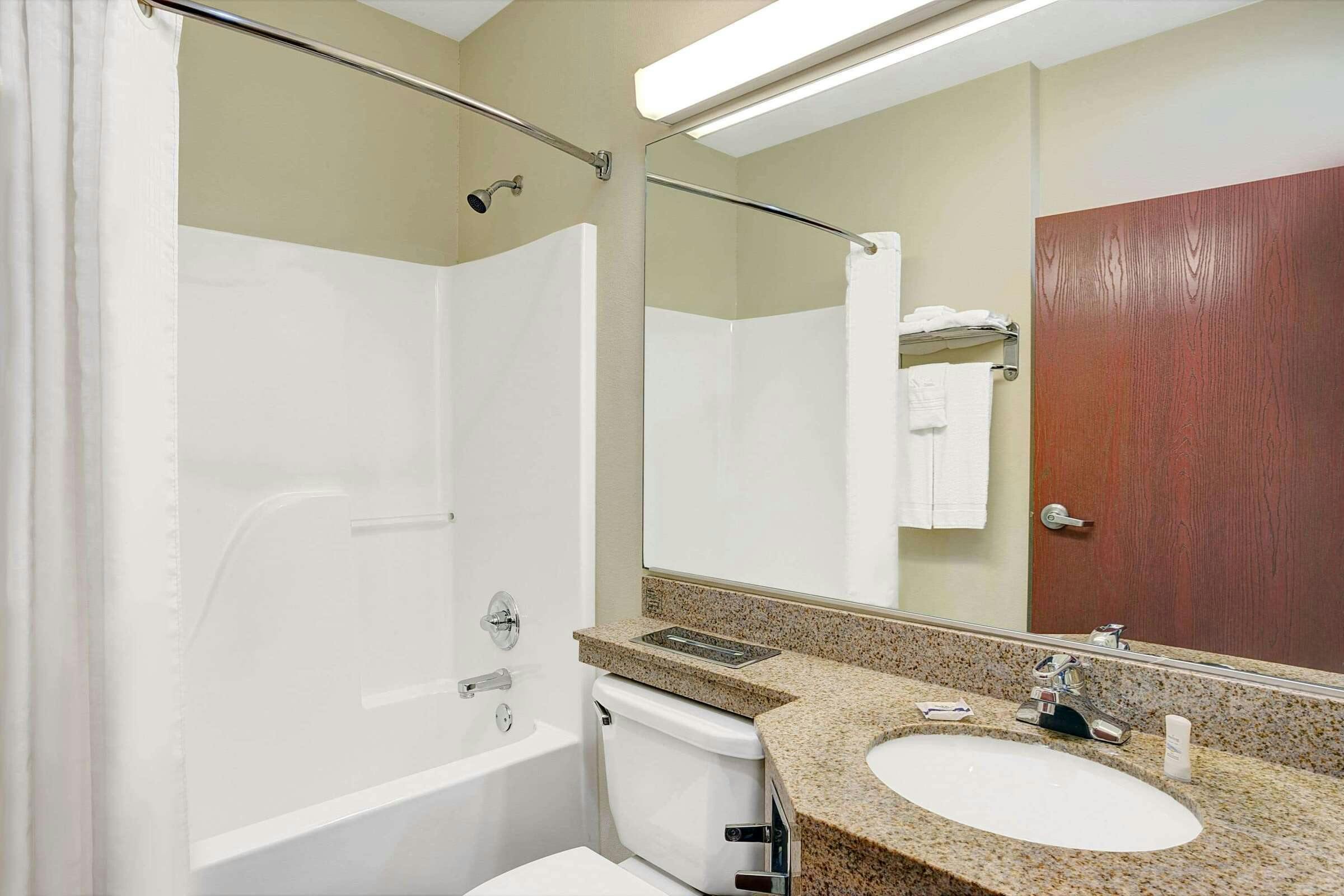 Hotel Microtel Inn & Suites by Wyndham Indianapolis Airport photo 4