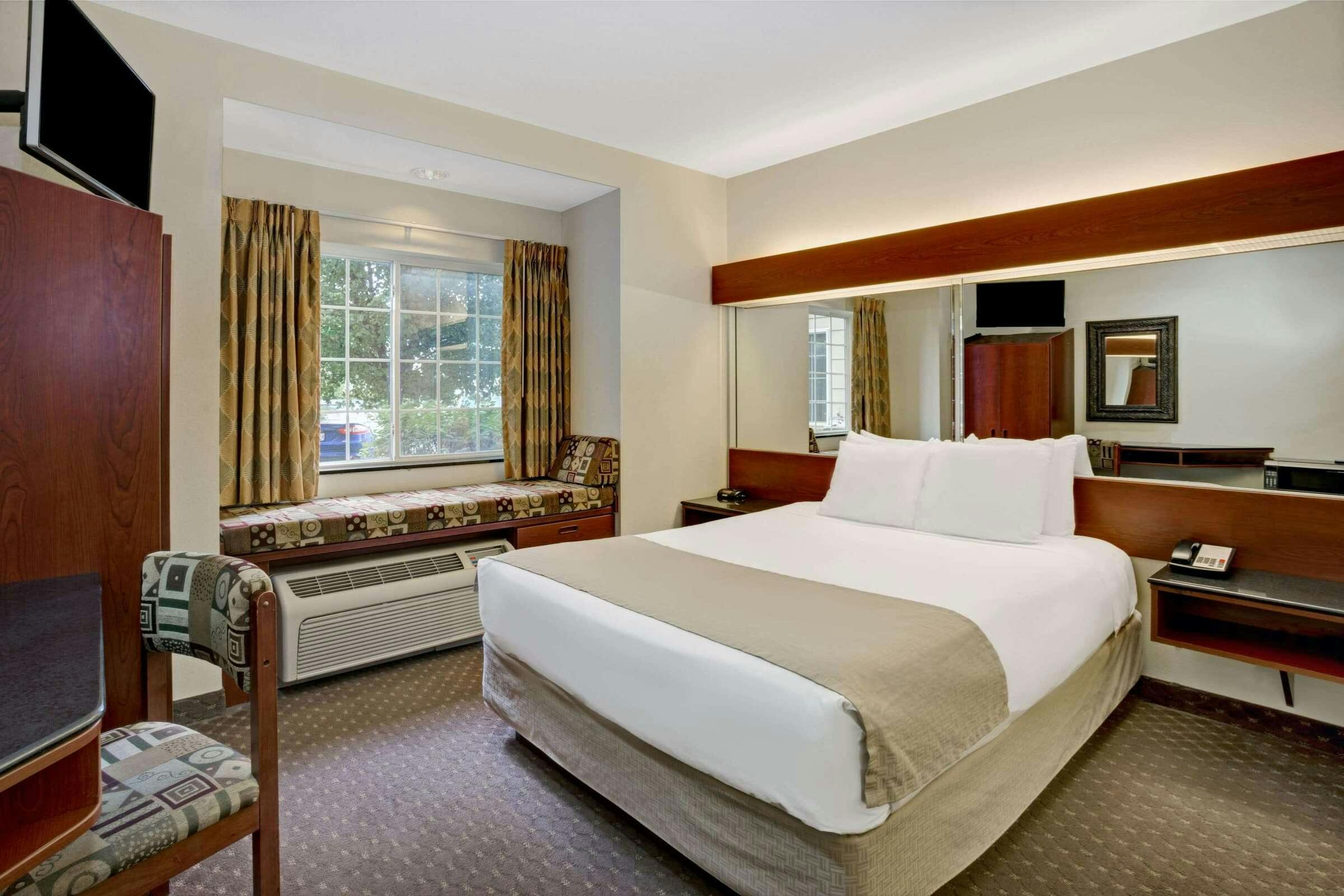 Hotel Microtel Inn & Suites by Wyndham Indianapolis Airport photo 1