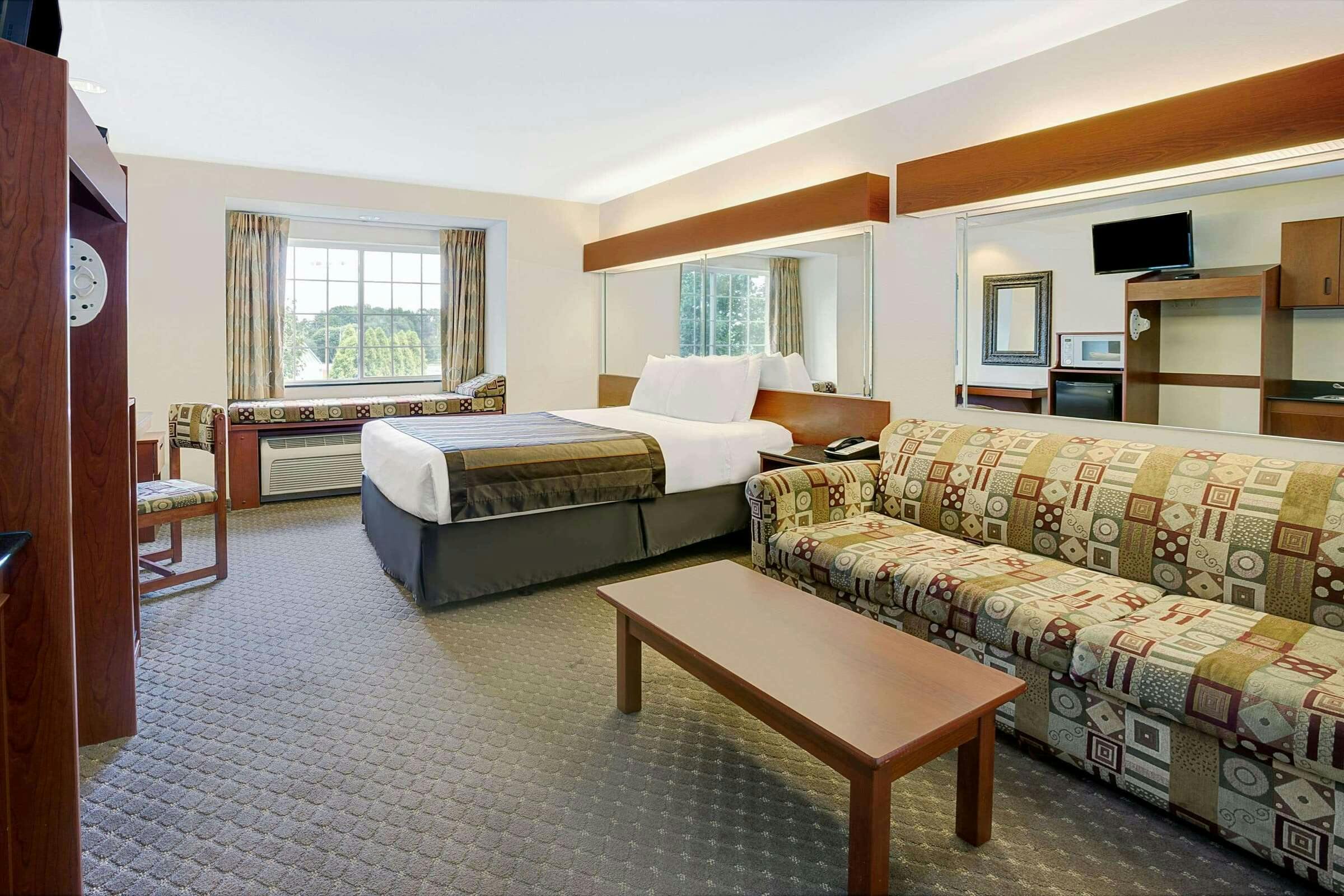 Hotel Microtel Inn & Suites by Wyndham Indianapolis Airport photo 2