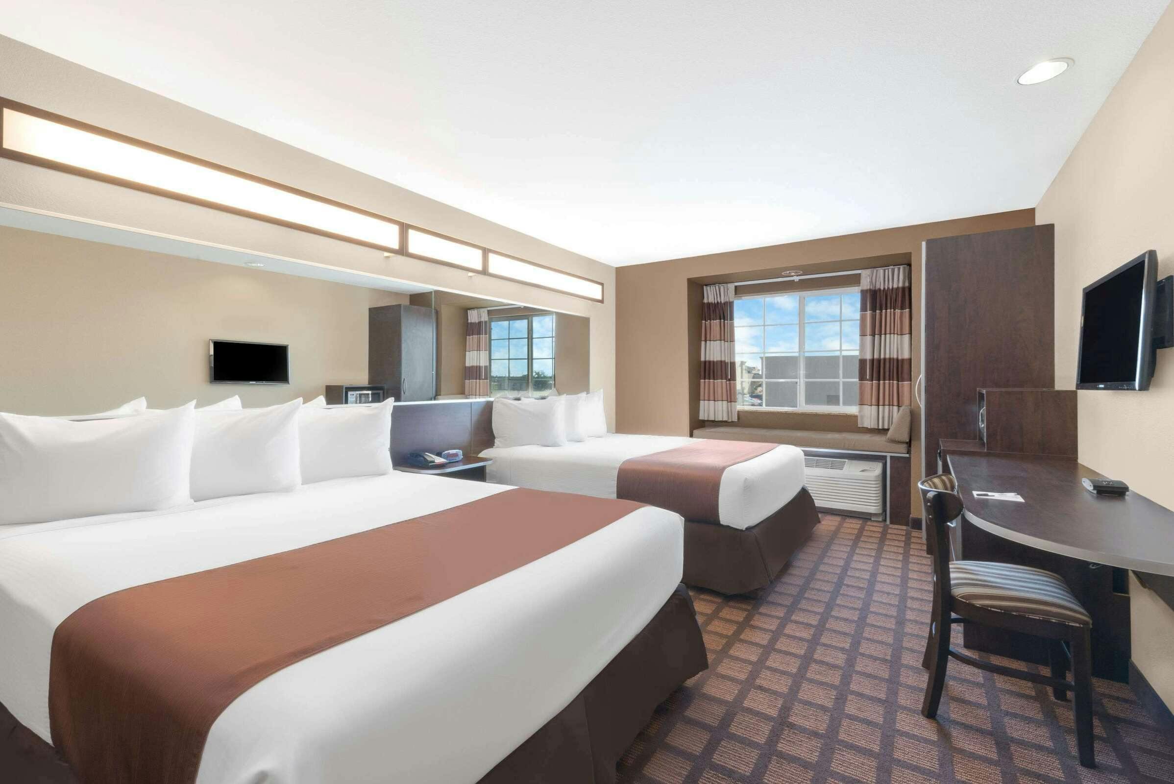 Hotel Microtel Midland photo 5
